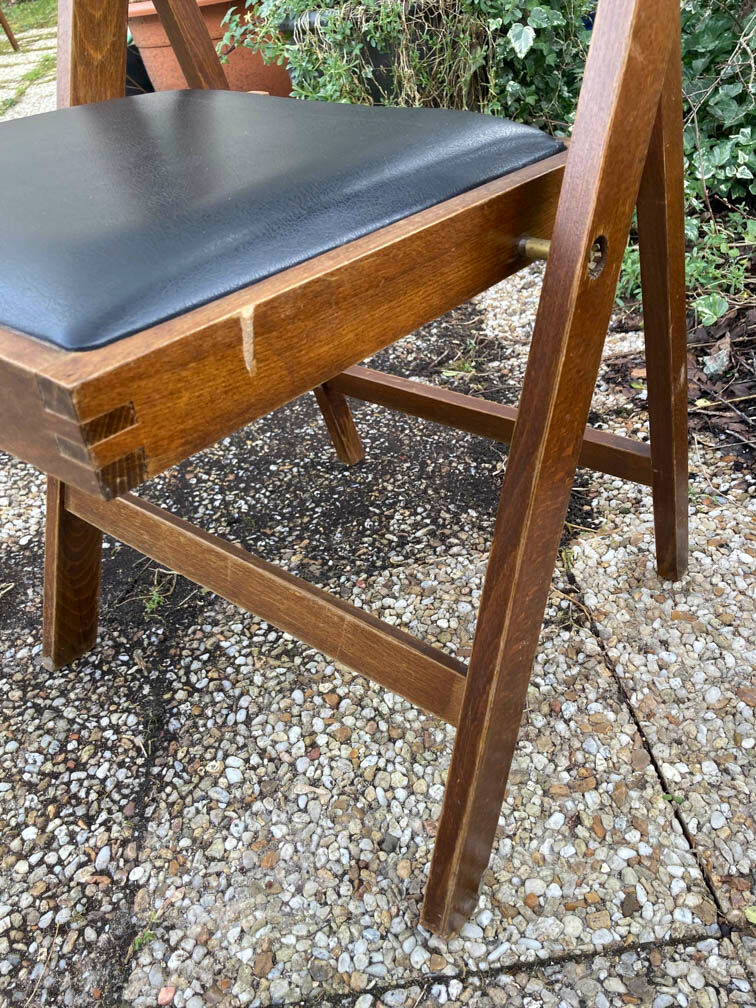 Set of 4 vintage folding chairs