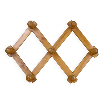 Wooden accordion coat rack