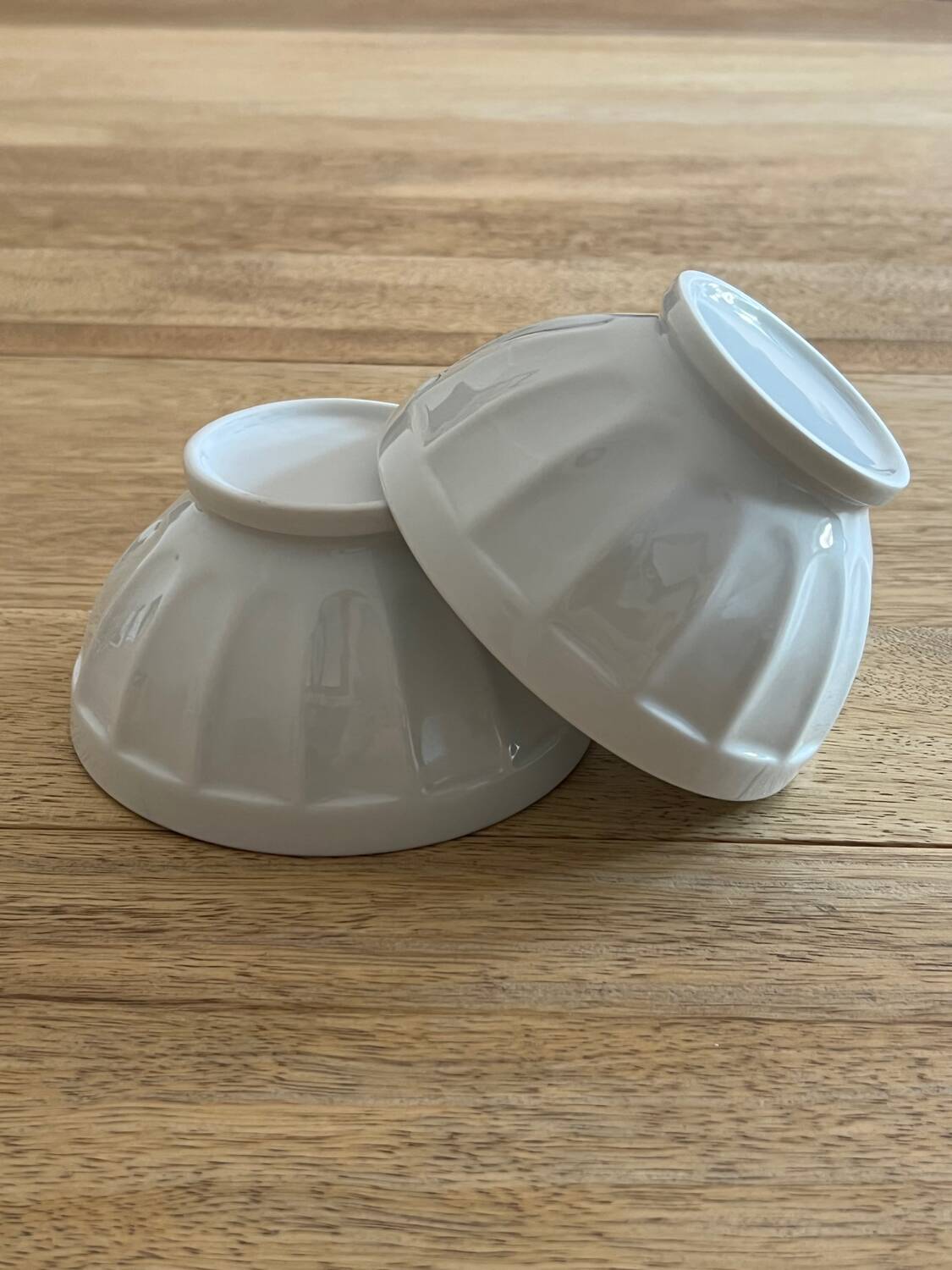 2 bols blancs à facettes