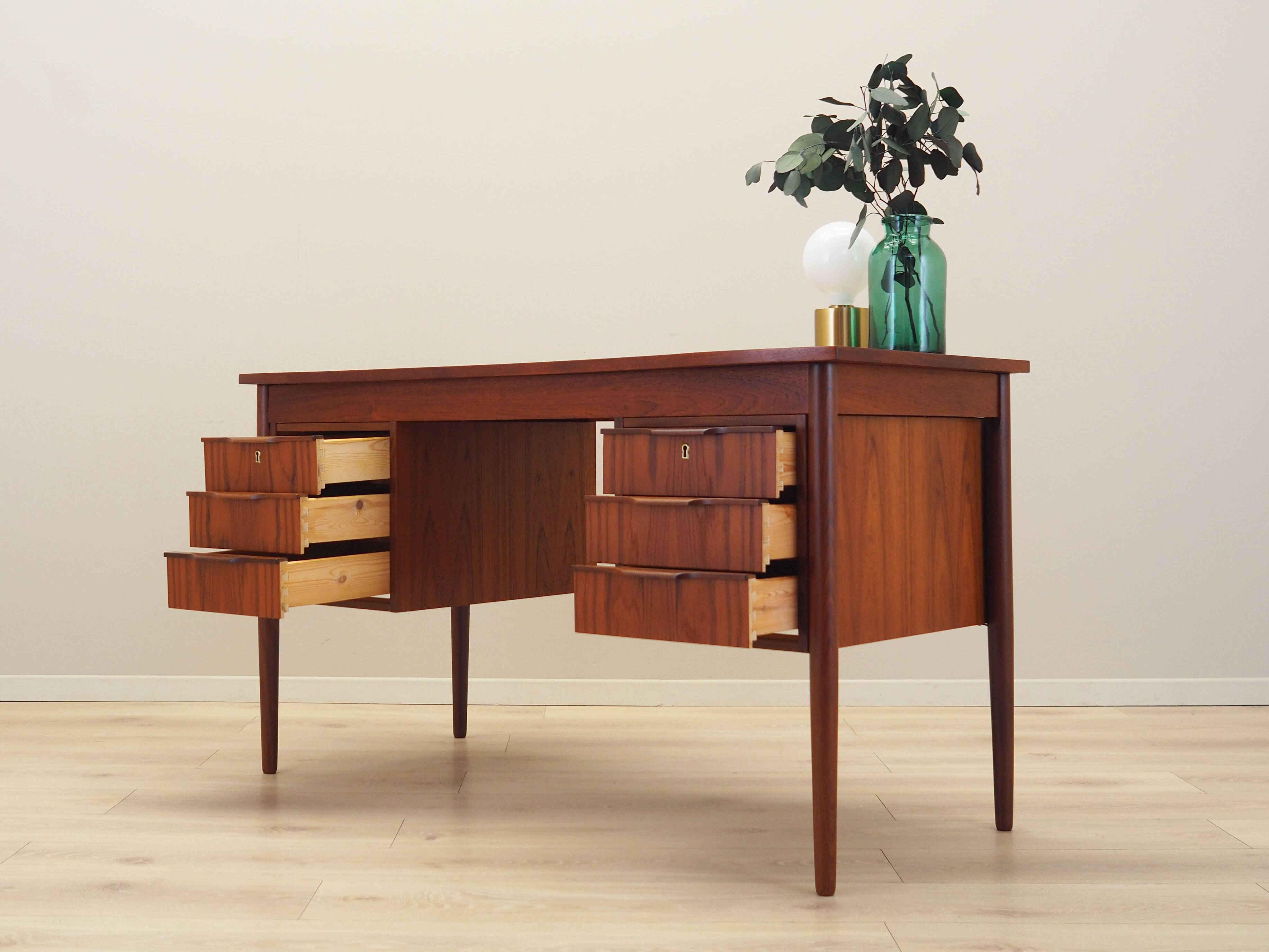 Bureau en teck, design danois, années 60, production : Danemark