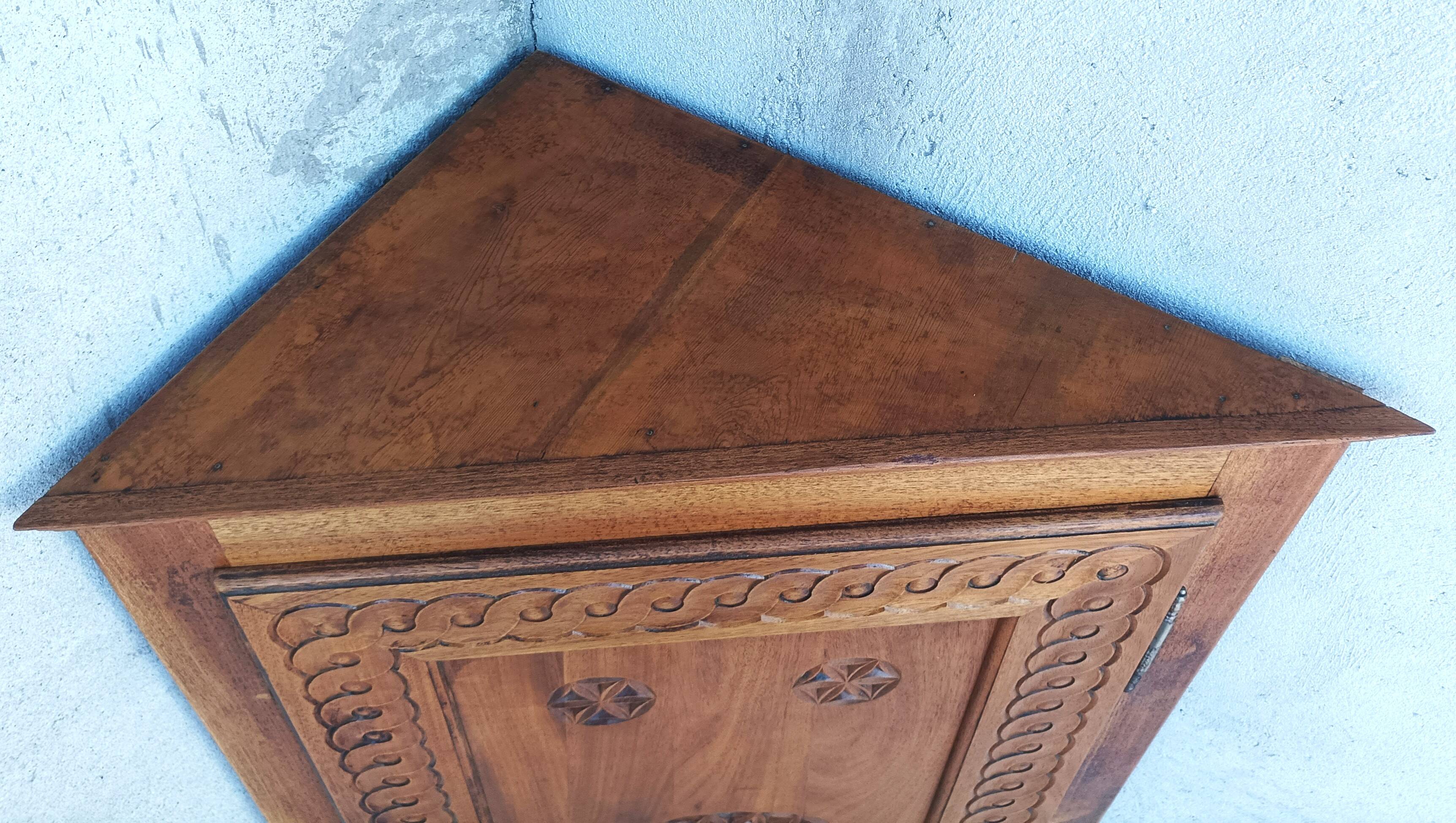 Corner cabinet in carved walnut, Savoyard style.