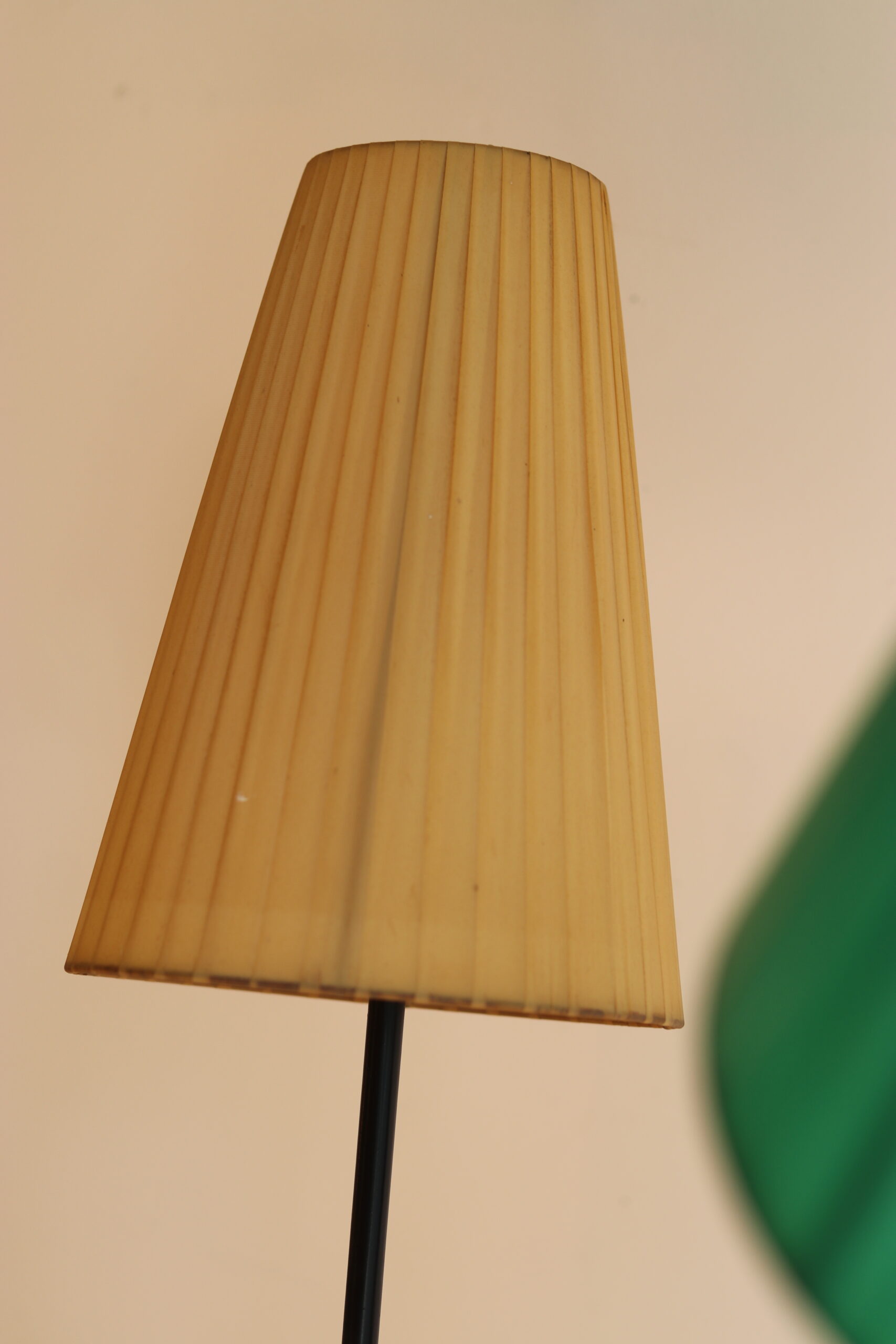 Three-colour tripod floor lamp from the 1950s with three lights.