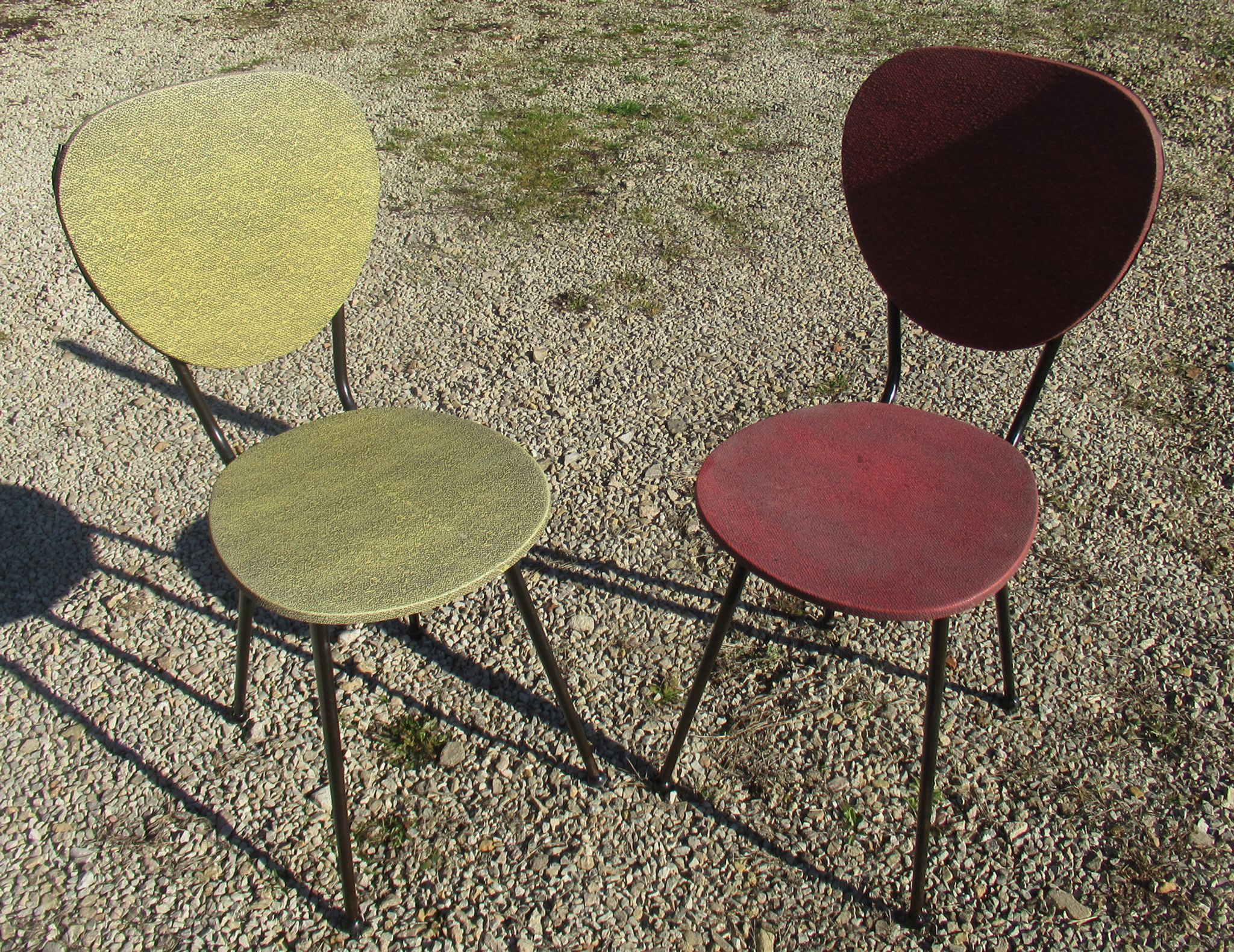2 vintage chairs, metal and skaï