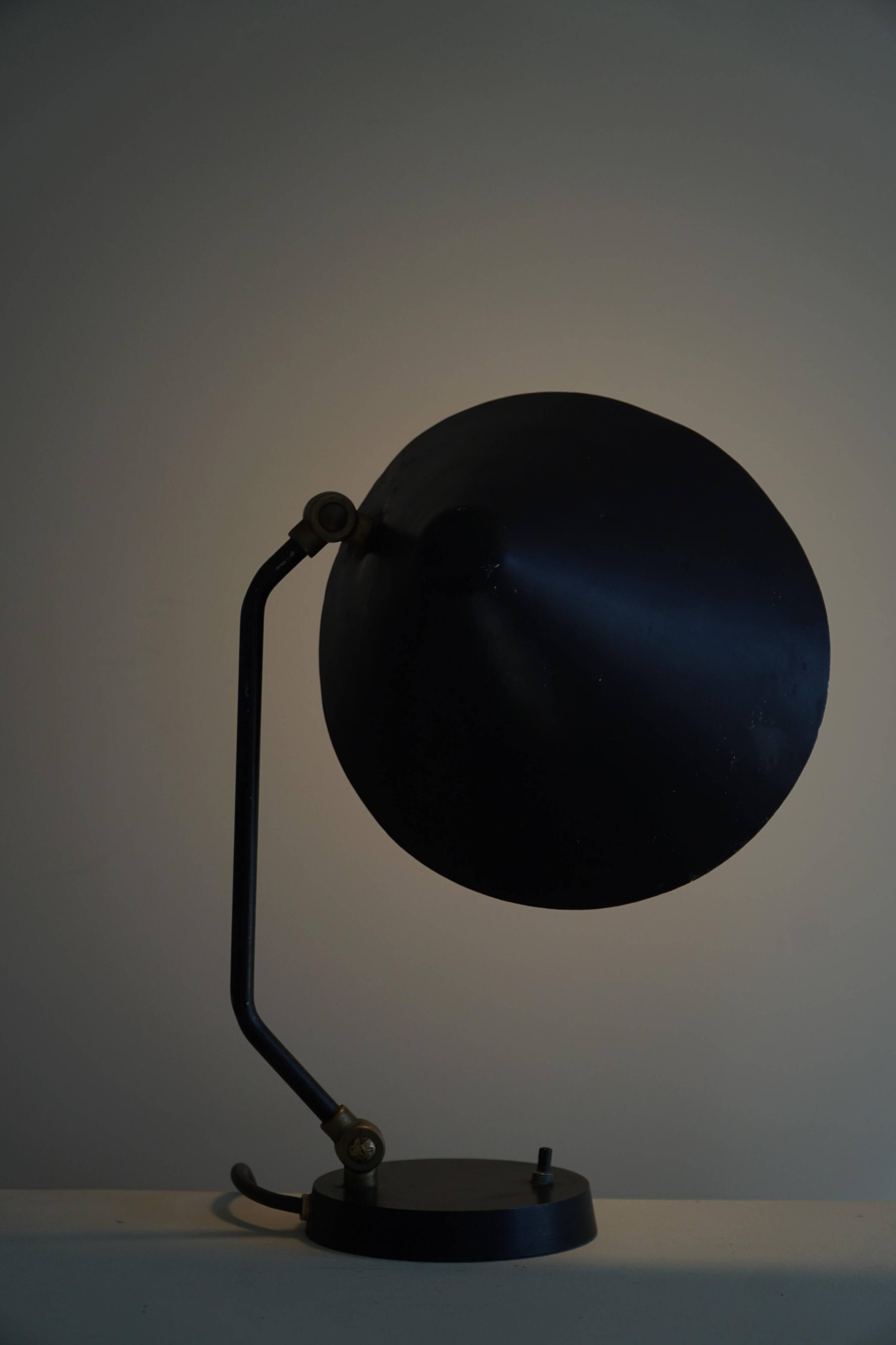 Modern adjustable Danish table lamp in metal, made by Louis Poulsen, 1950s.