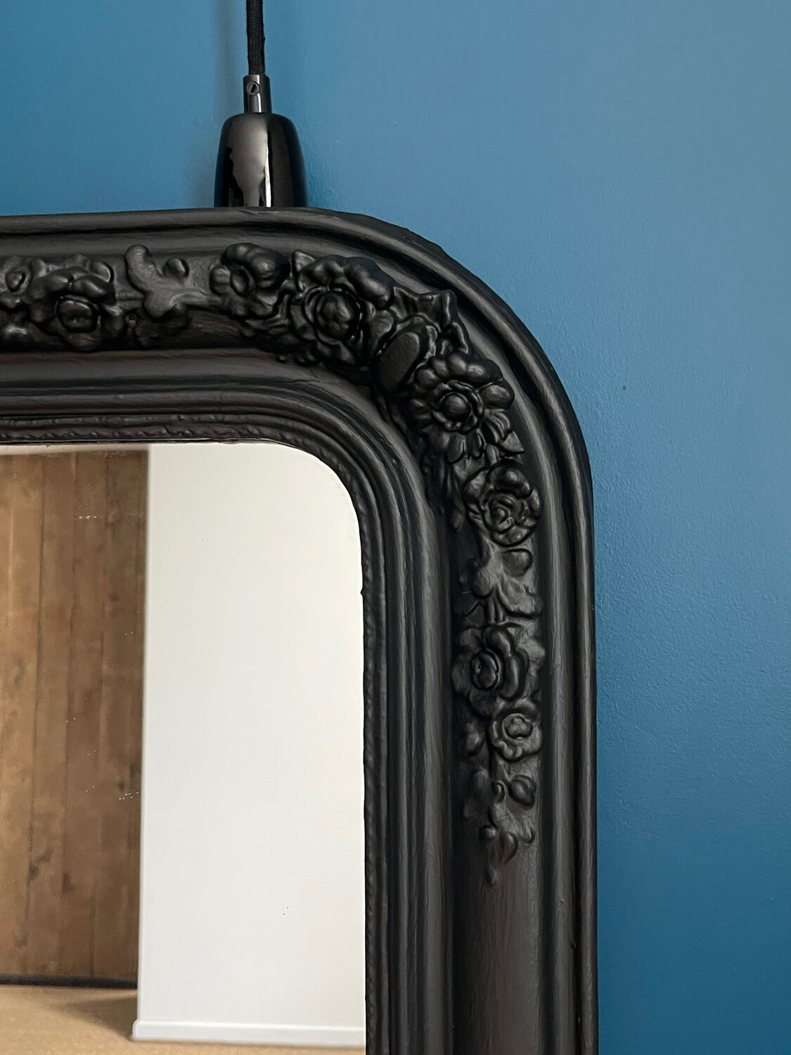 Miroir ancien Louis-Philippe 159cm/115cm décor floral, glace au mercure et piquée.