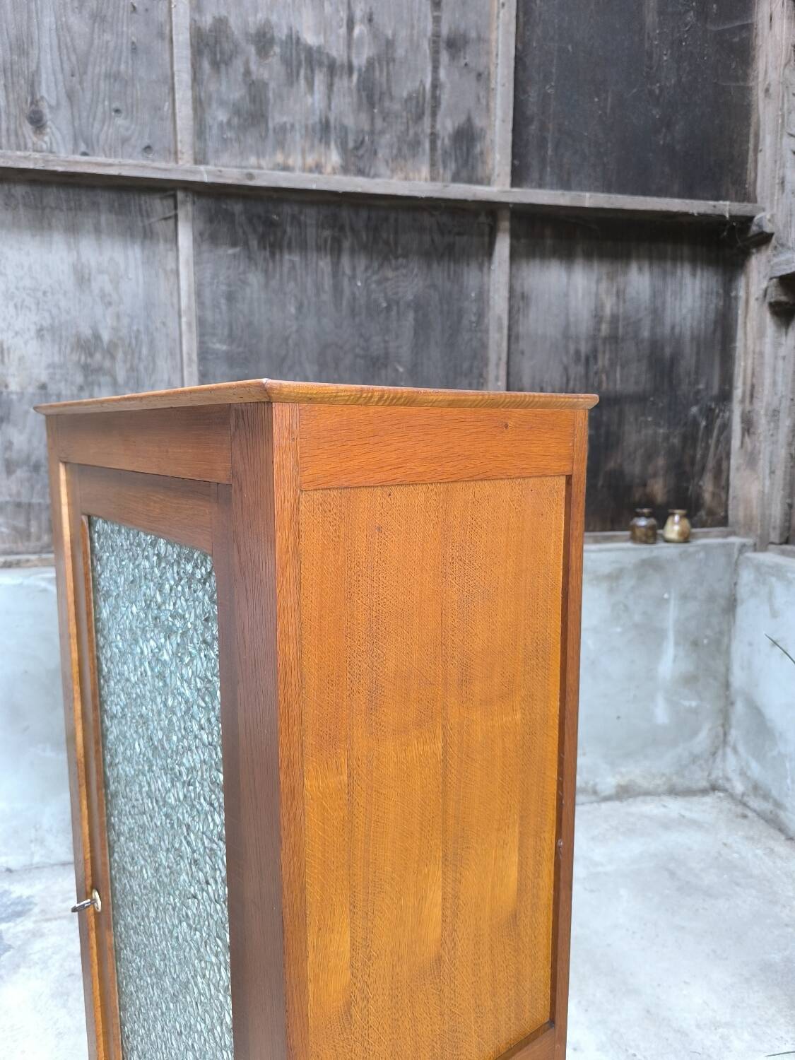 Armoire parisienne vitrée