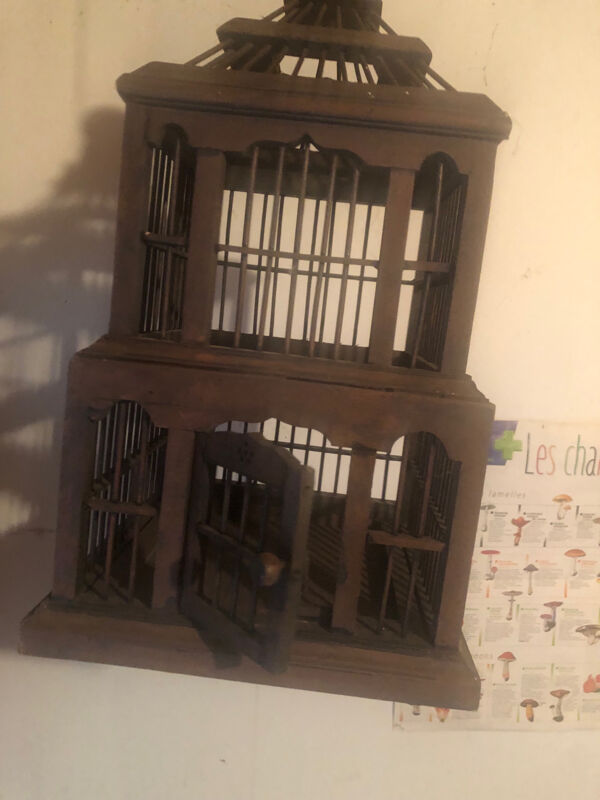 Cage à oiseaux en bois