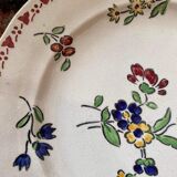 7 hand-painted flowered dinner plates.