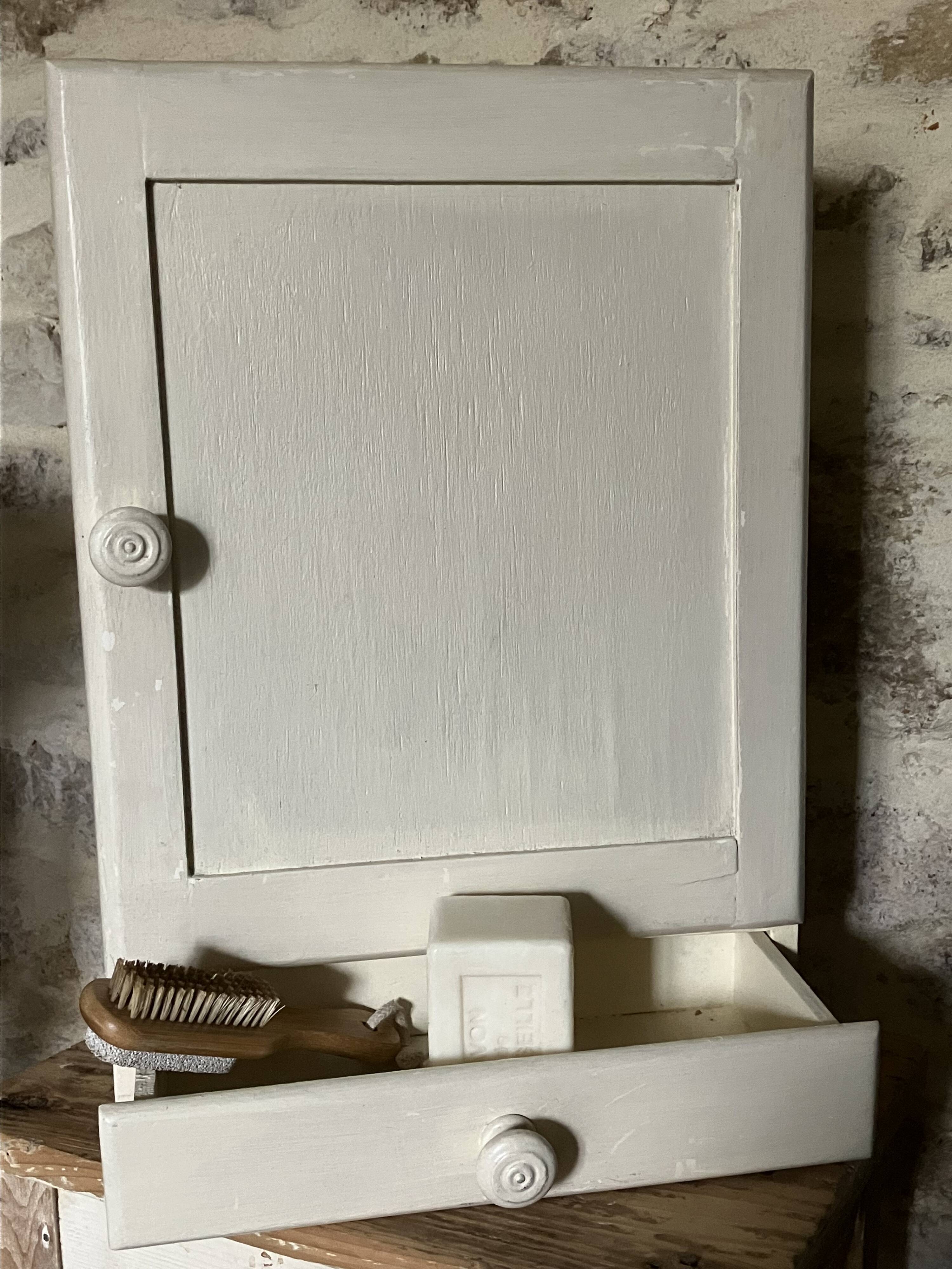 Armoire de toilette, de pharmacie