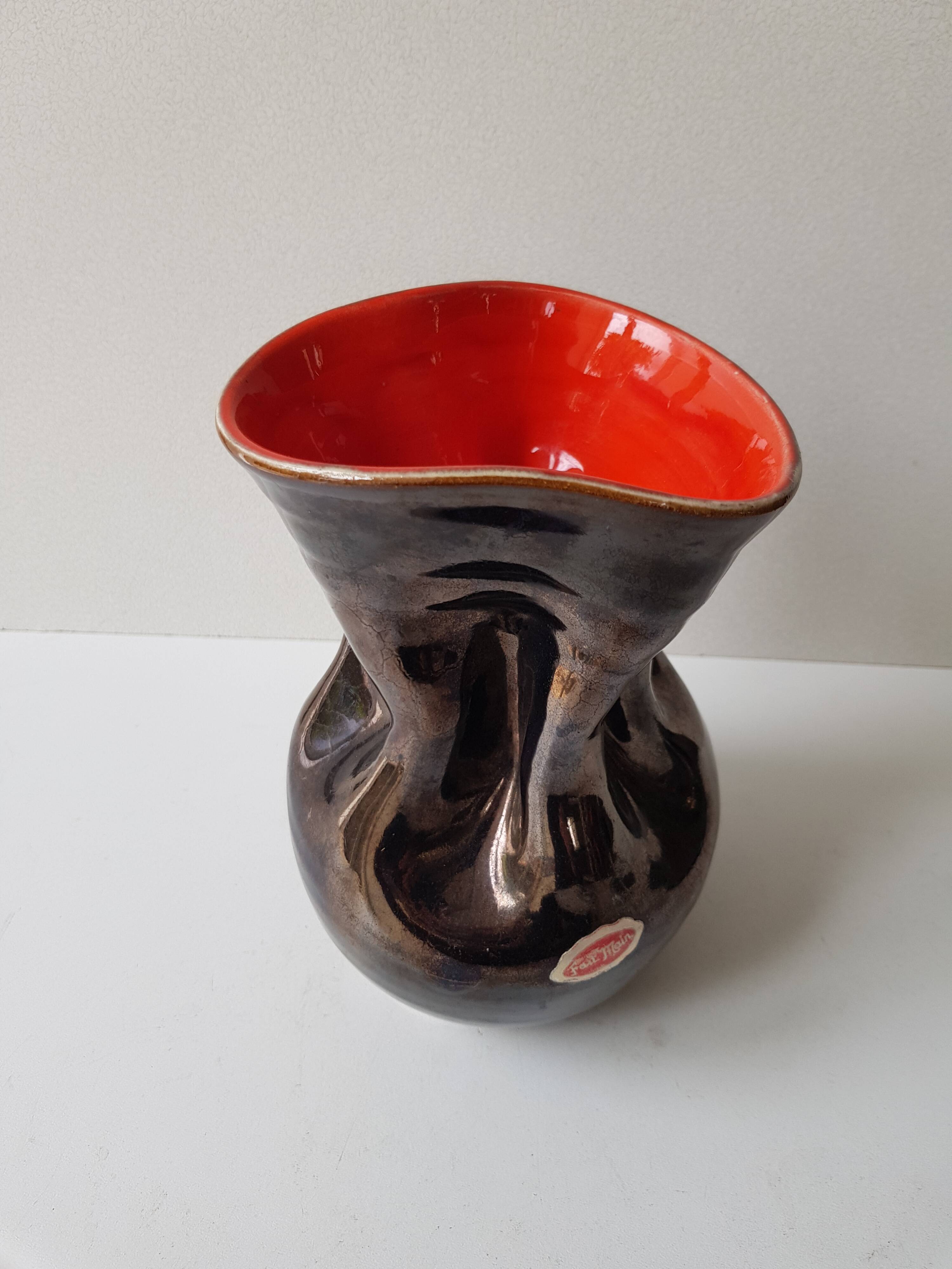 Ceramic vase Pearly black / red Free form - 60s design signed L Bro