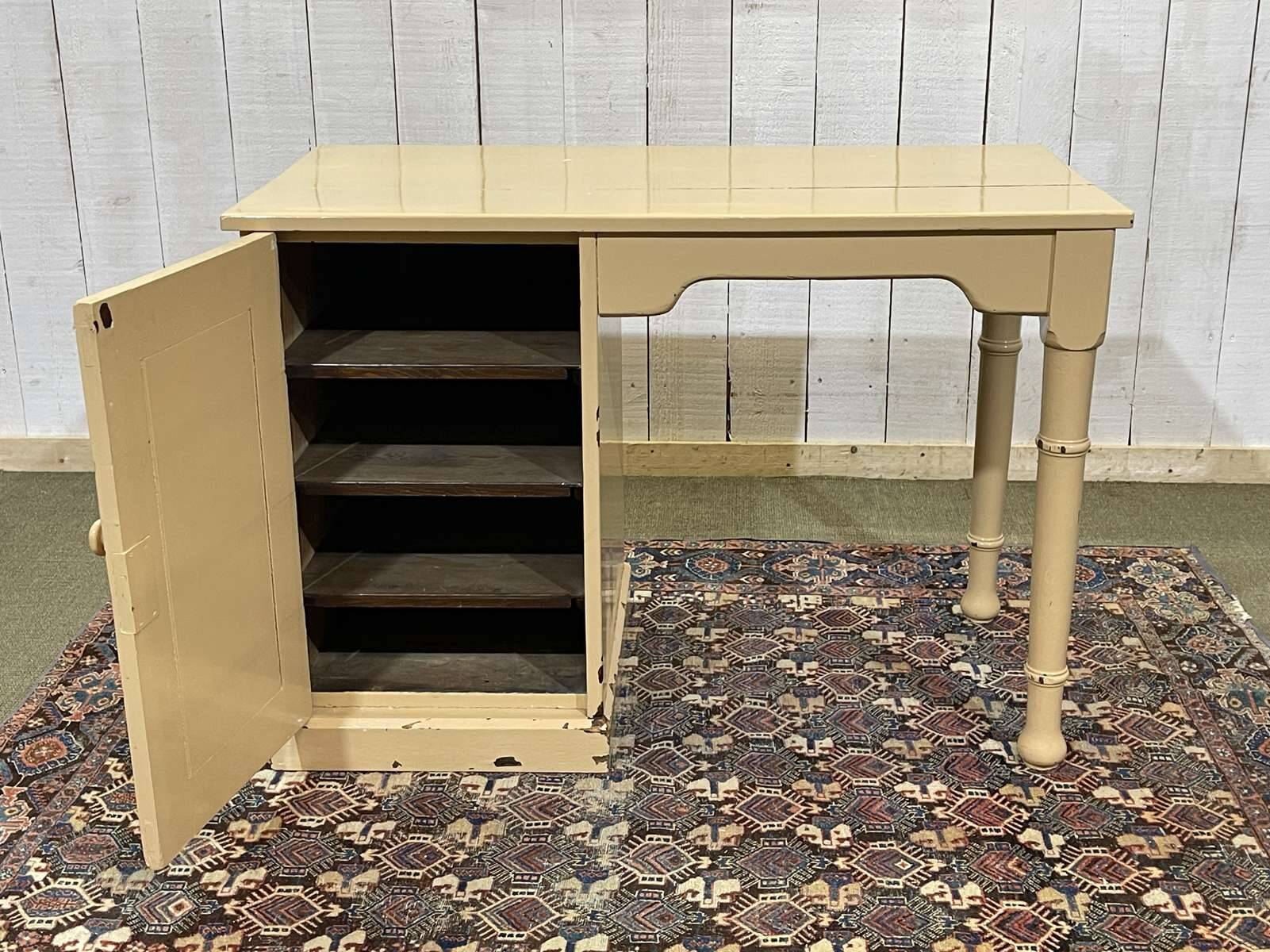 Bureau anglais en chêne et noyer du début XXème