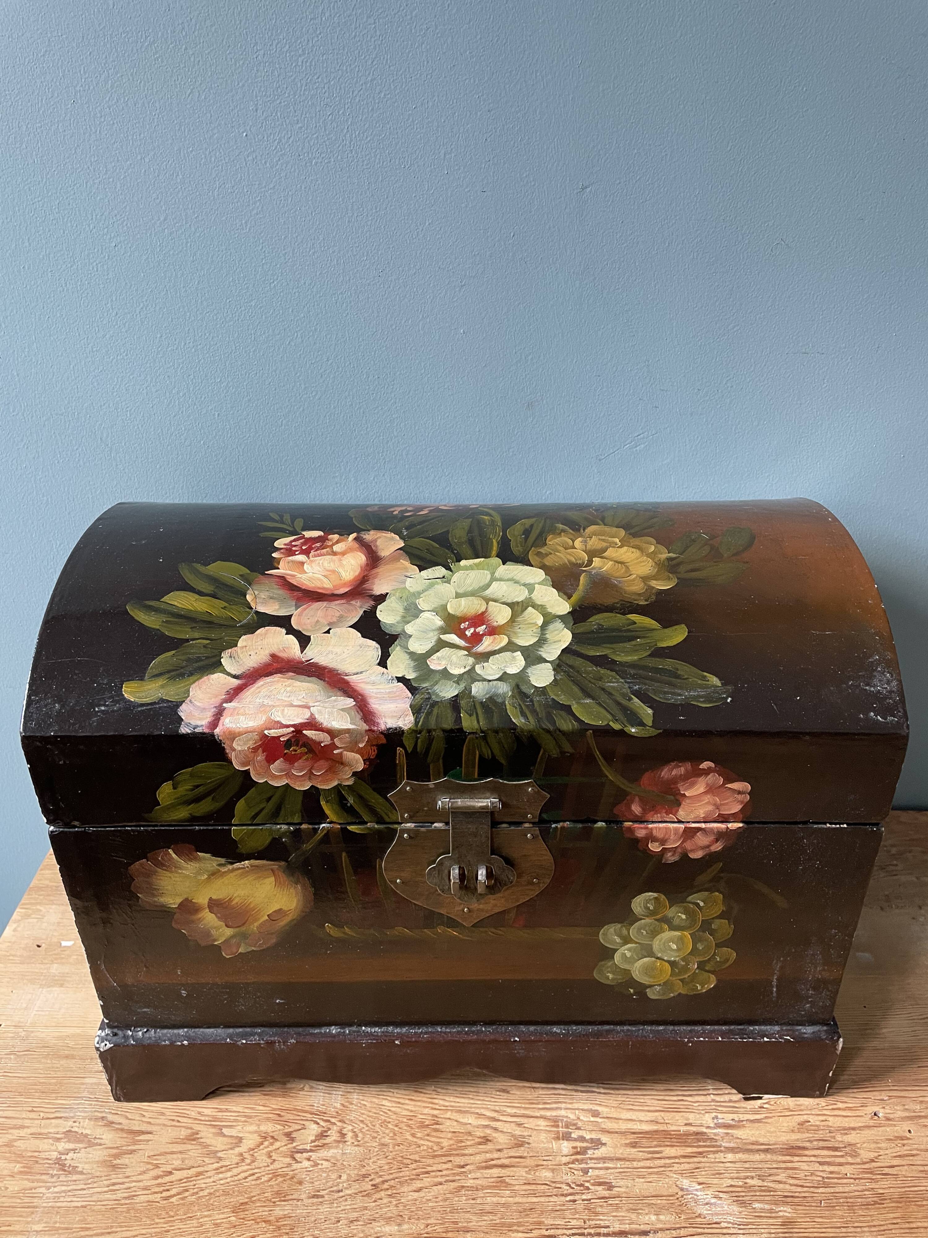 Antique chest in painted lacquered wood