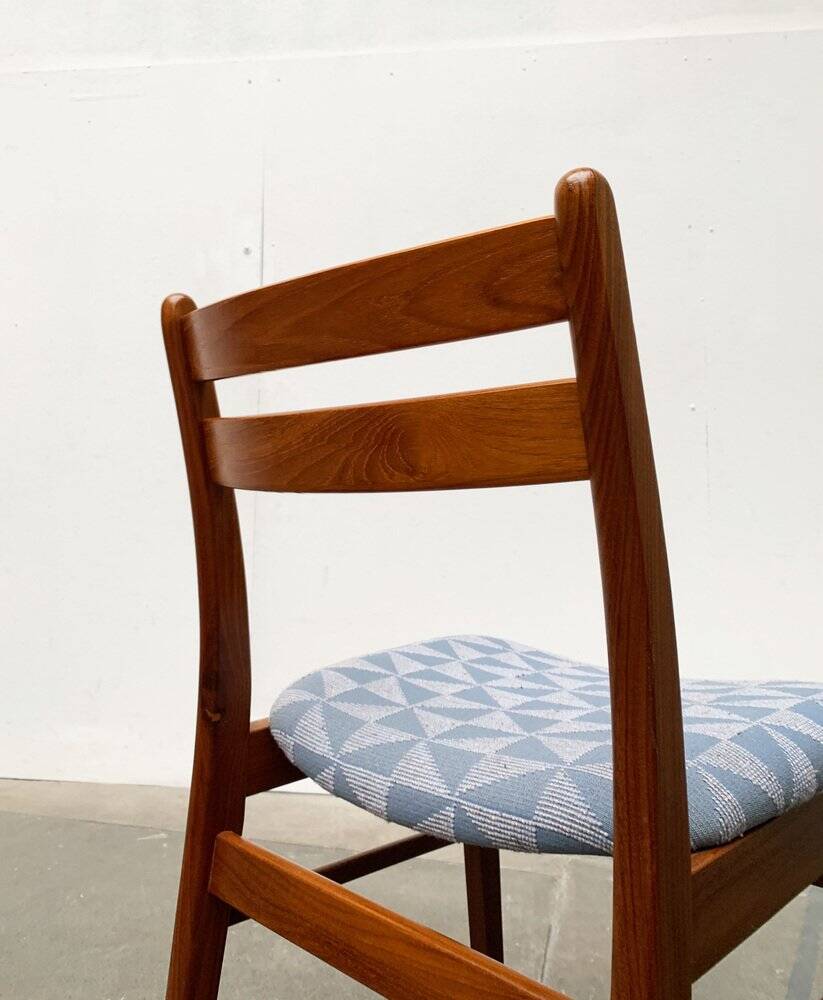 Set of chairs with a minimalist pattern, 1960s