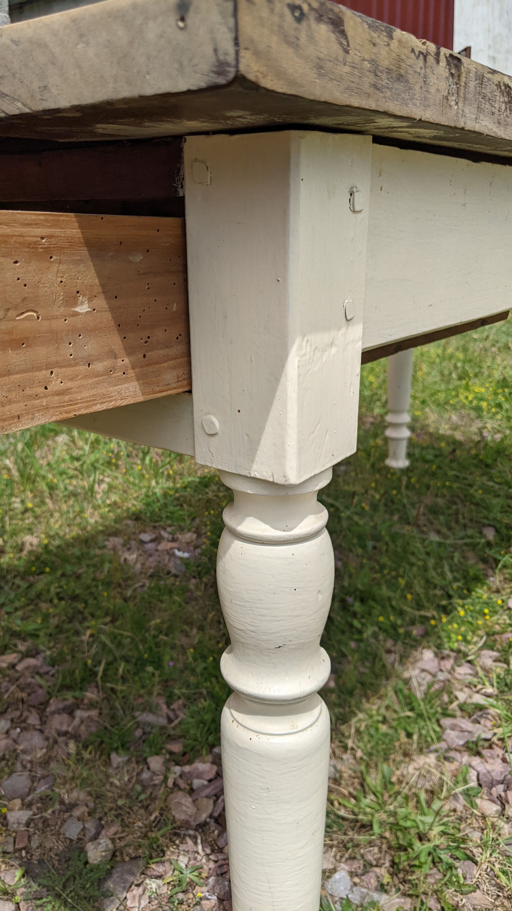 Farmhouse table with drawer
