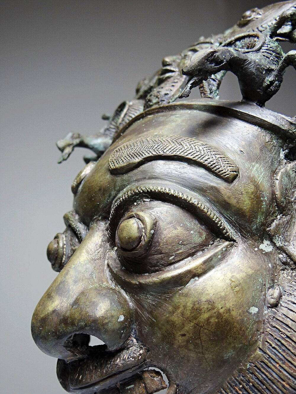 Masque africain en bronze vintage Bamoun, Cameroun
