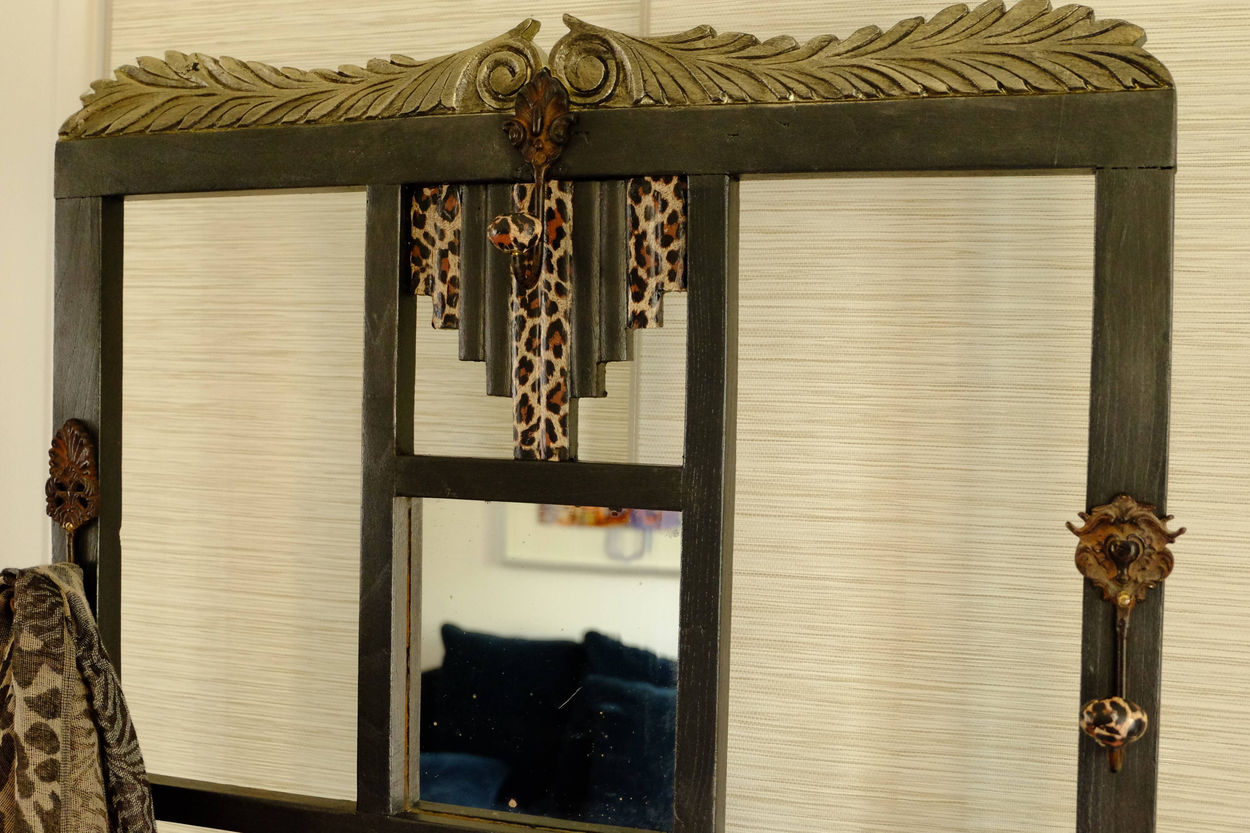 Art-deco coat rack wardrobe