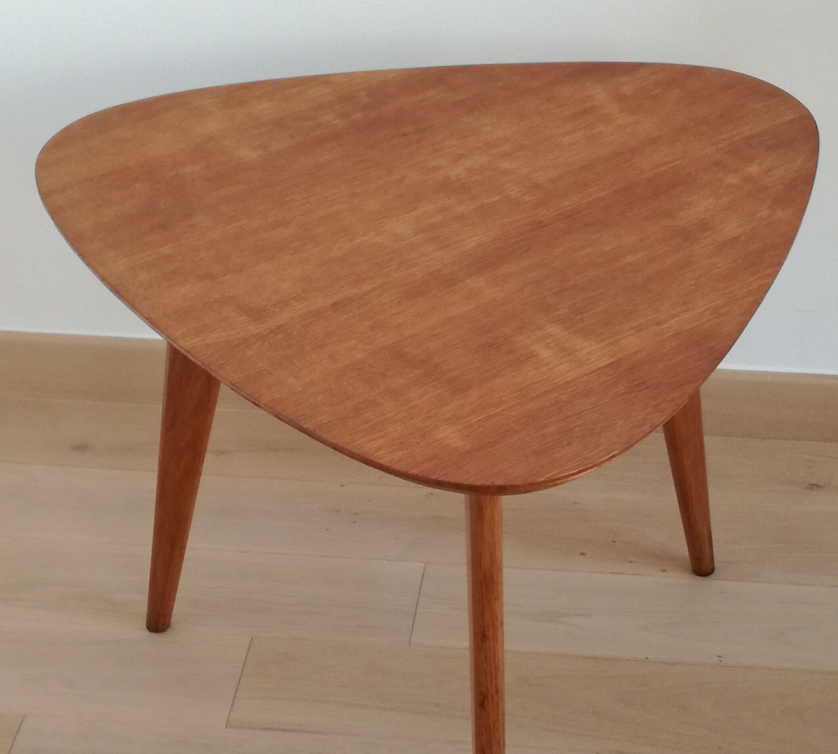 Table basse tripode vintage