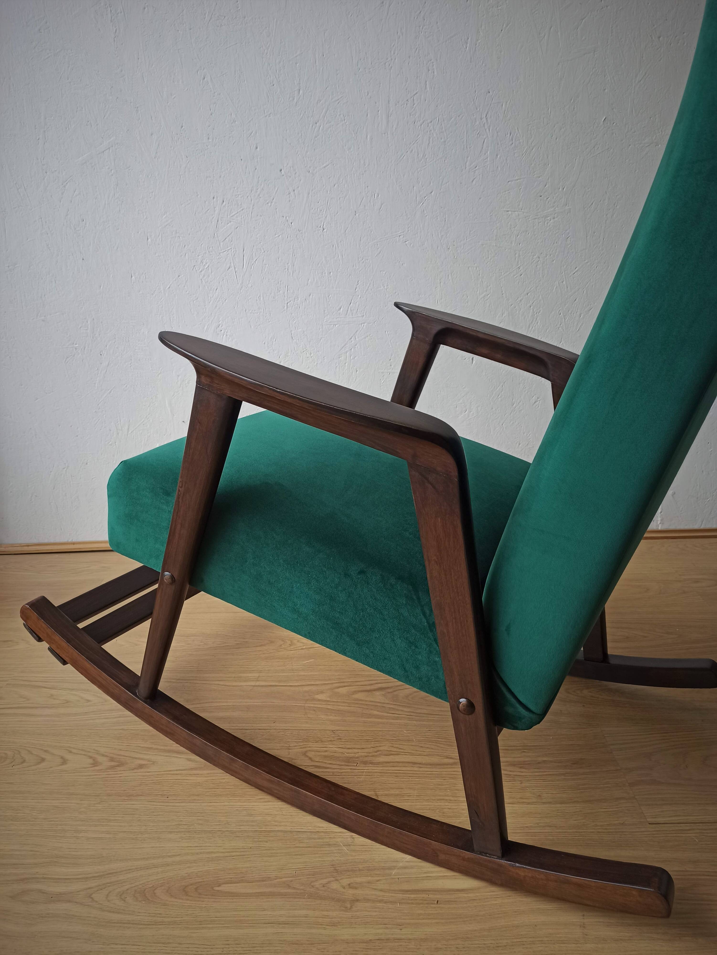 Fauteuil à bascule vintage des années 50.