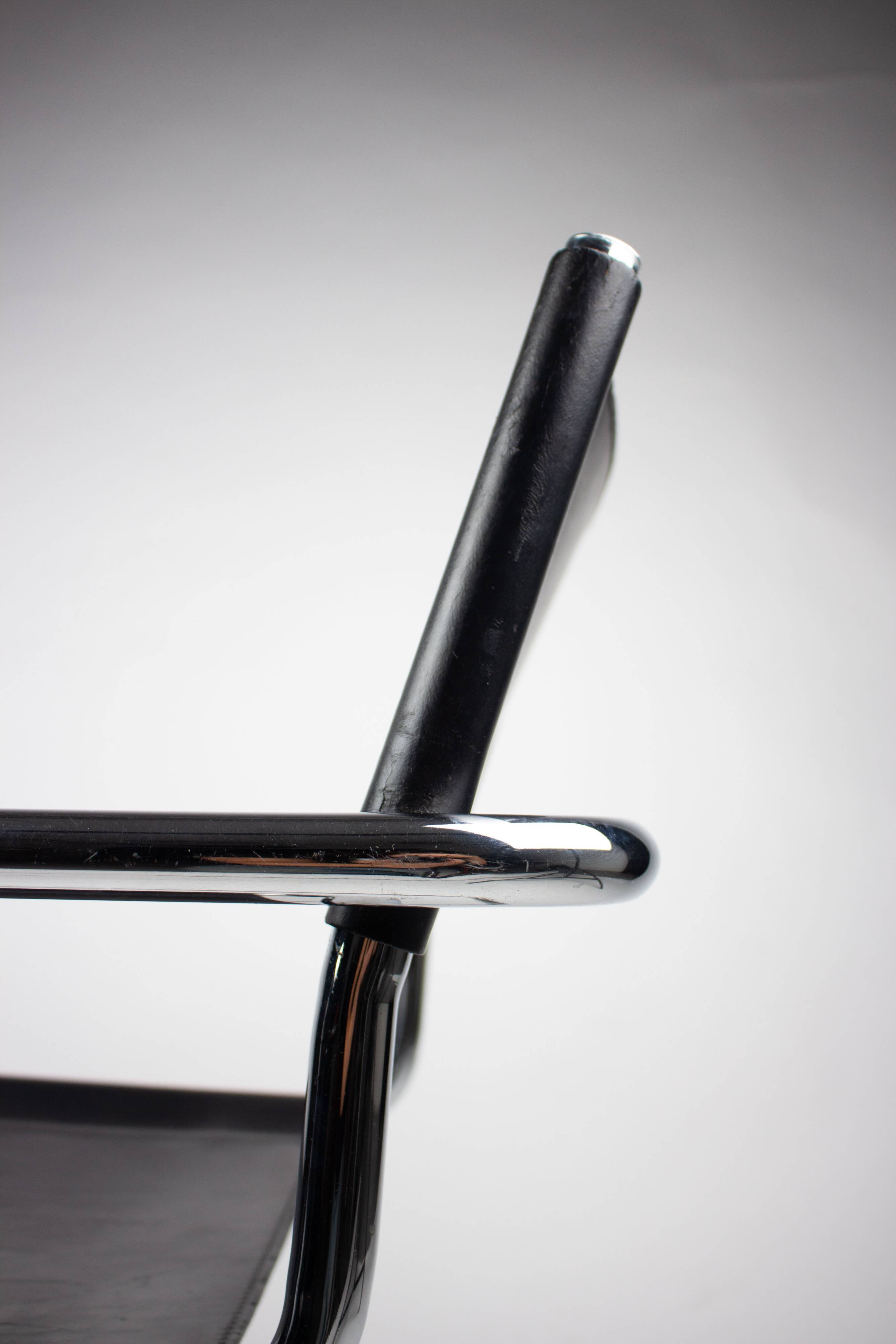 Pair of Matteo Grassi MG5 chairs in black leather and chrome
