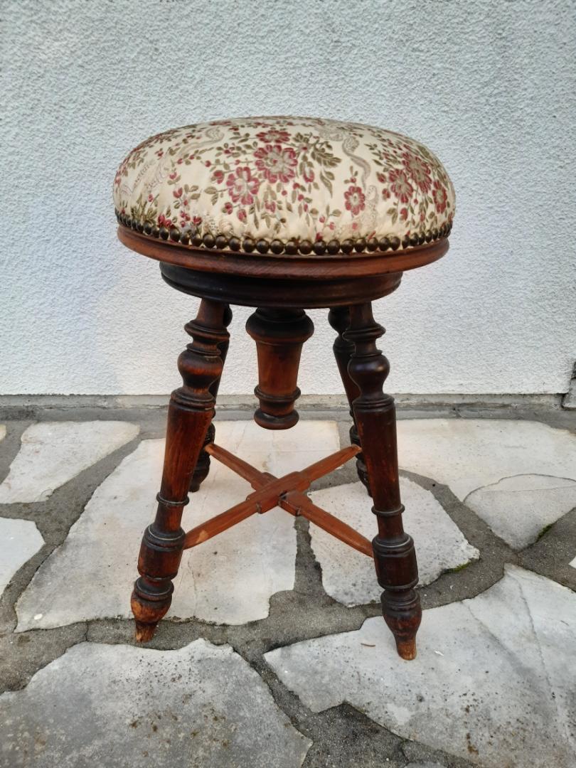Piano stool