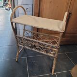 Porte revue en rotin vintage