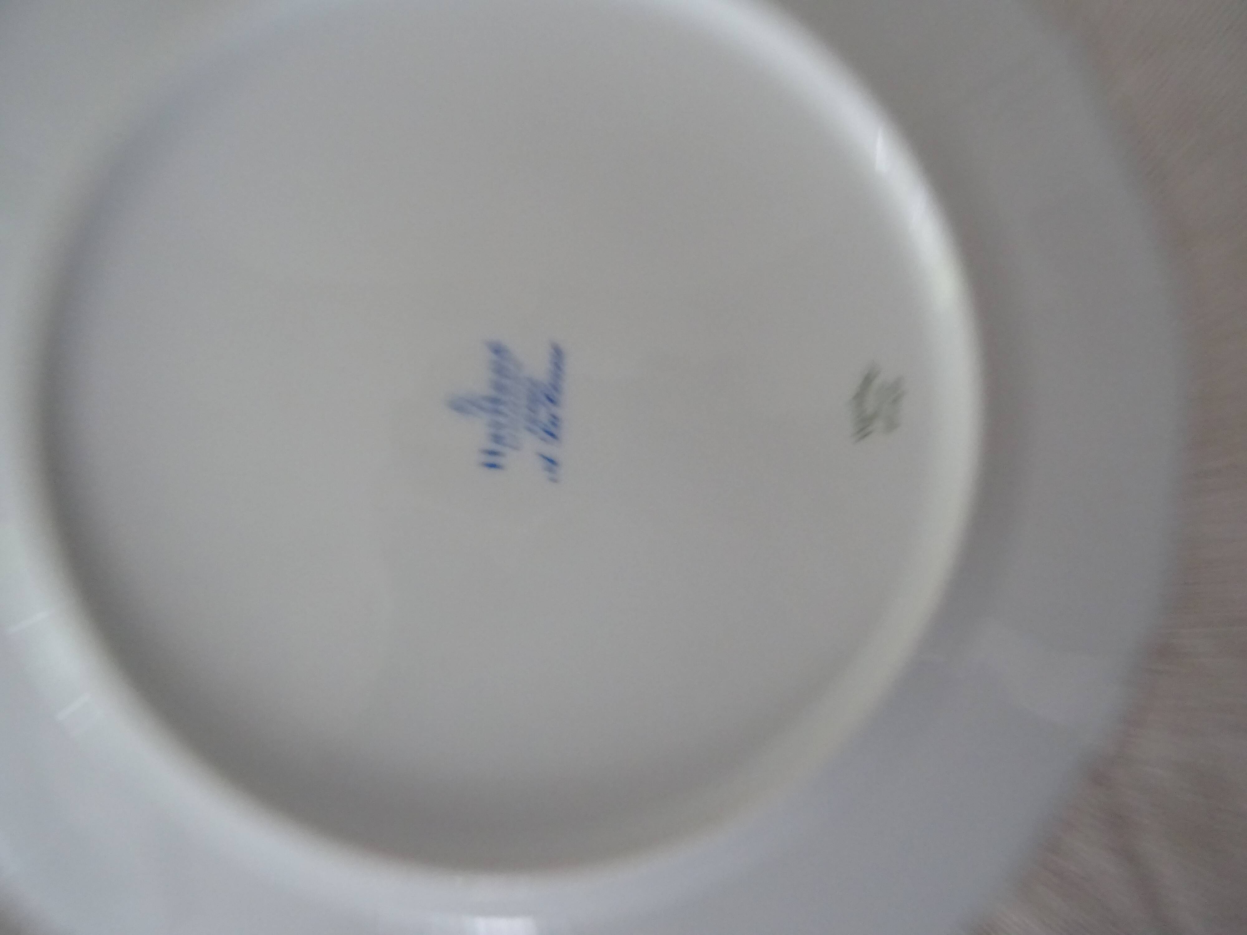 6 flat plates and 1 round dish haviland limoges with green and gold horn