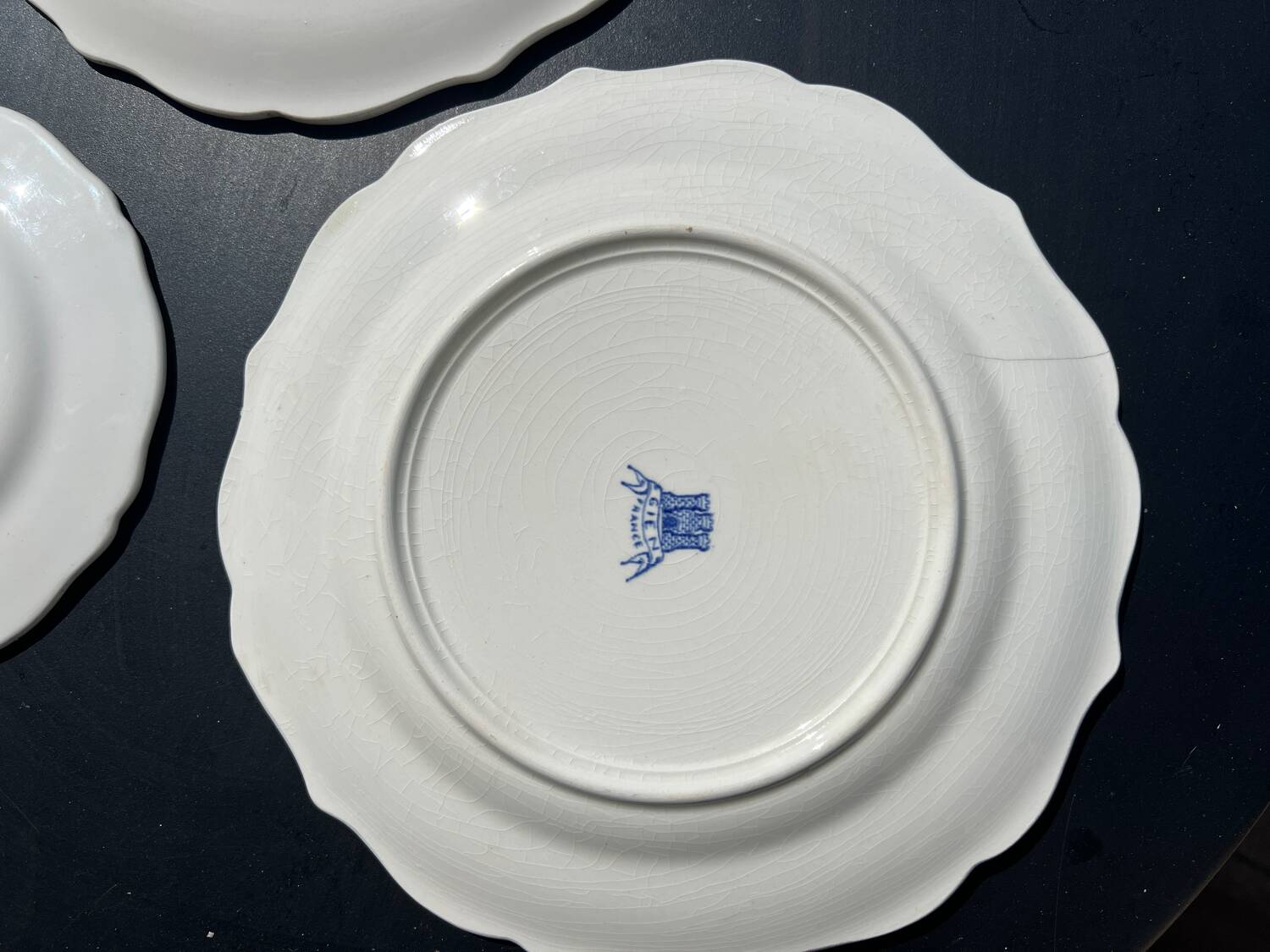 Lot - 3 assiettes en Gien bleu et blanche