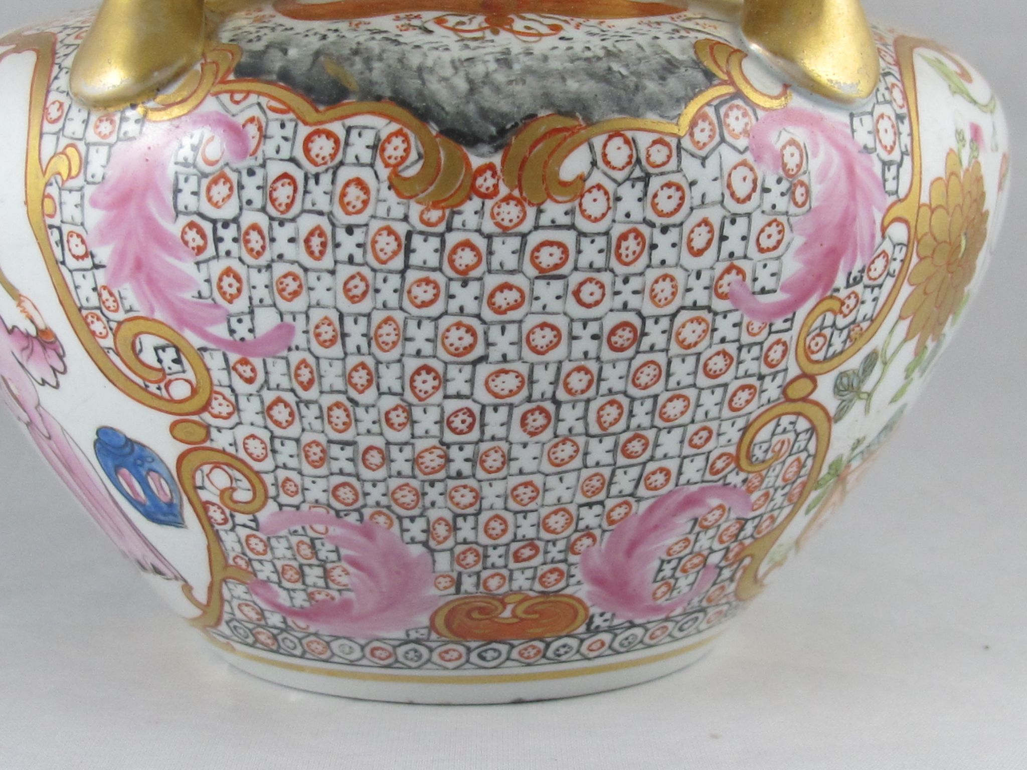 Old pink family style porcelain pot or vase with mandarin decoration, samson, paris