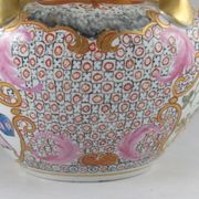 Old pink family style porcelain pot or vase with mandarin decoration, samson, paris