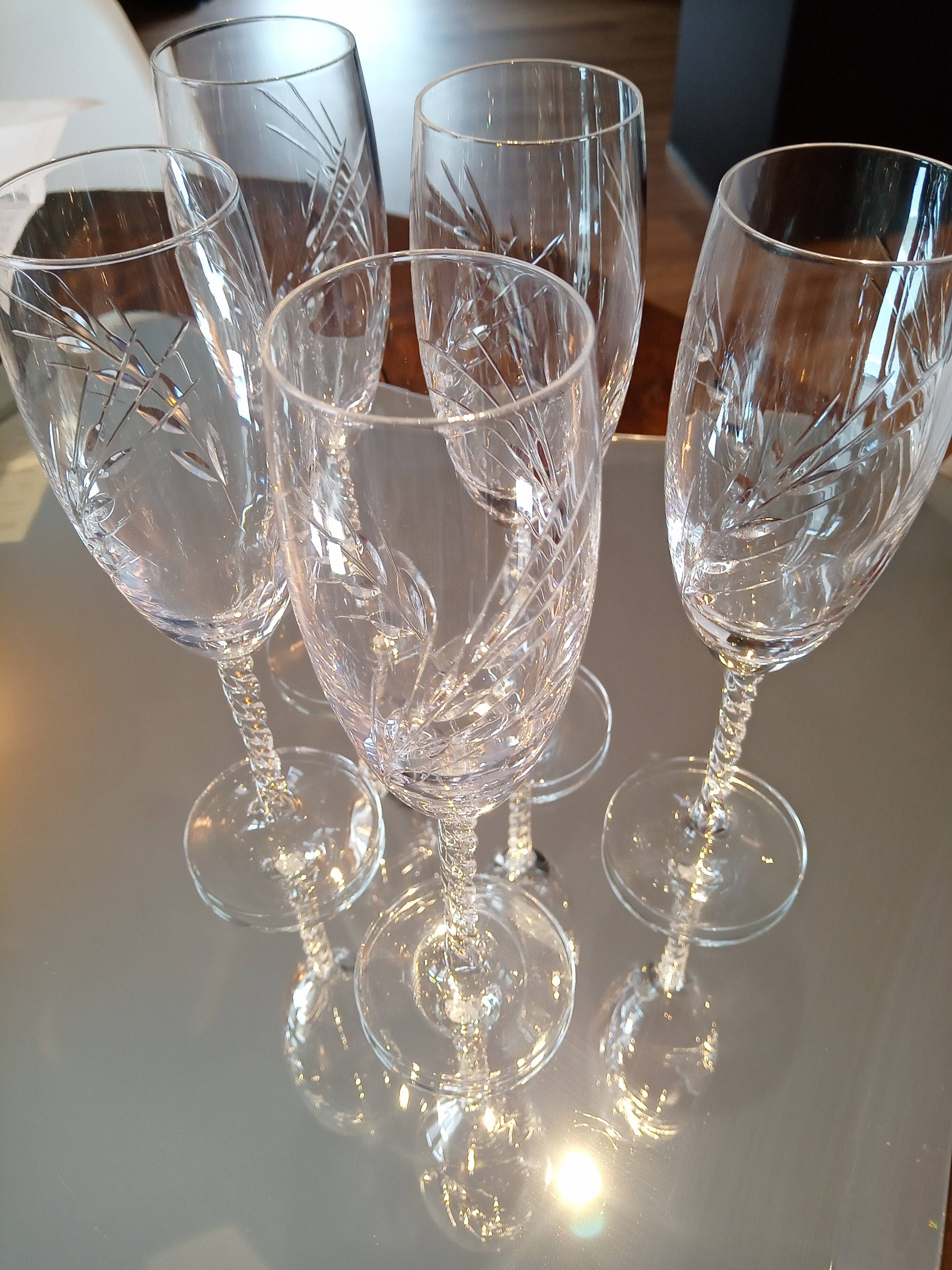 Lot of 5 champagne flutes in Epi model crystal and twisted foot
