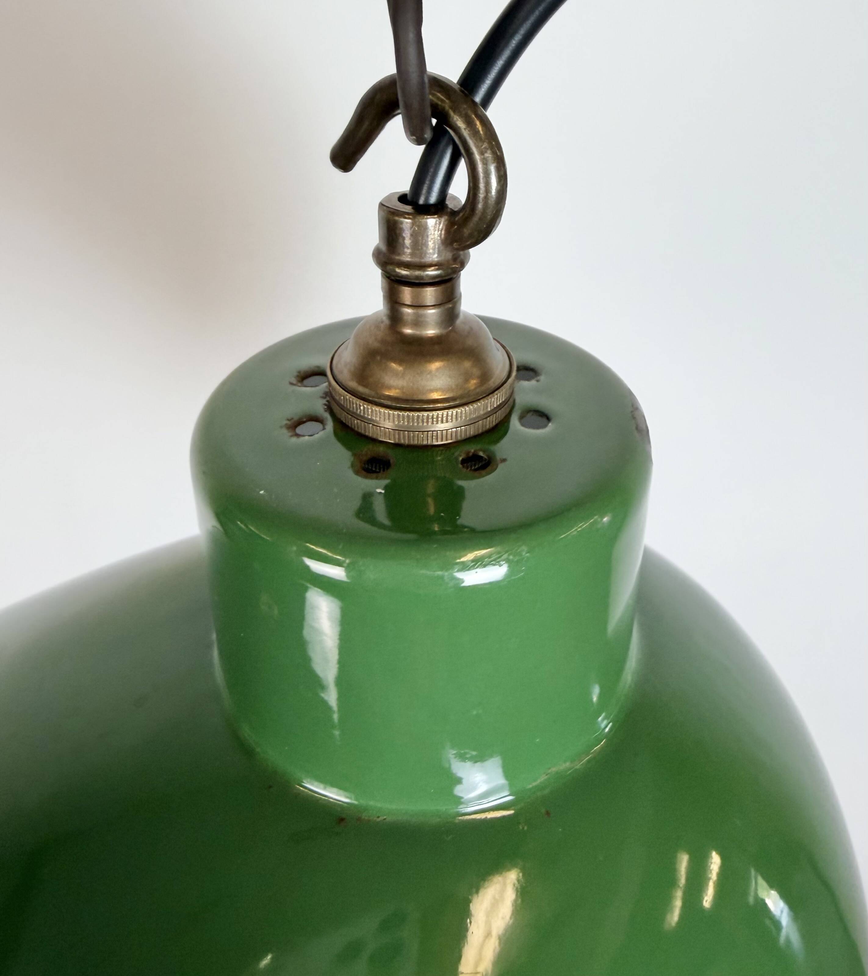 Suspension industrielle en émail vert, années 1960