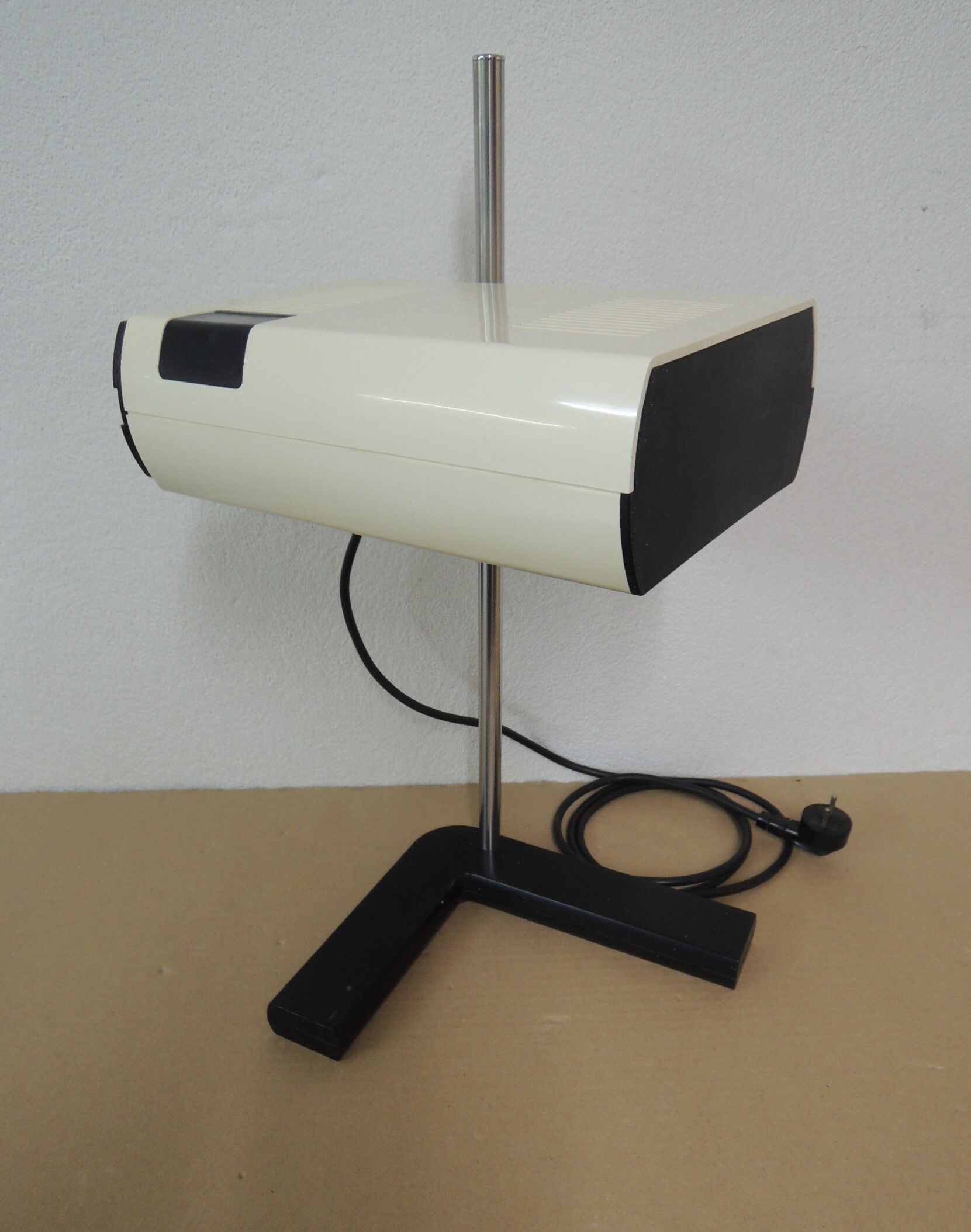 Manade office lamp