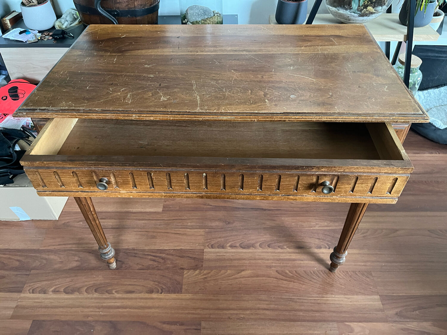 Classic style wooden desk