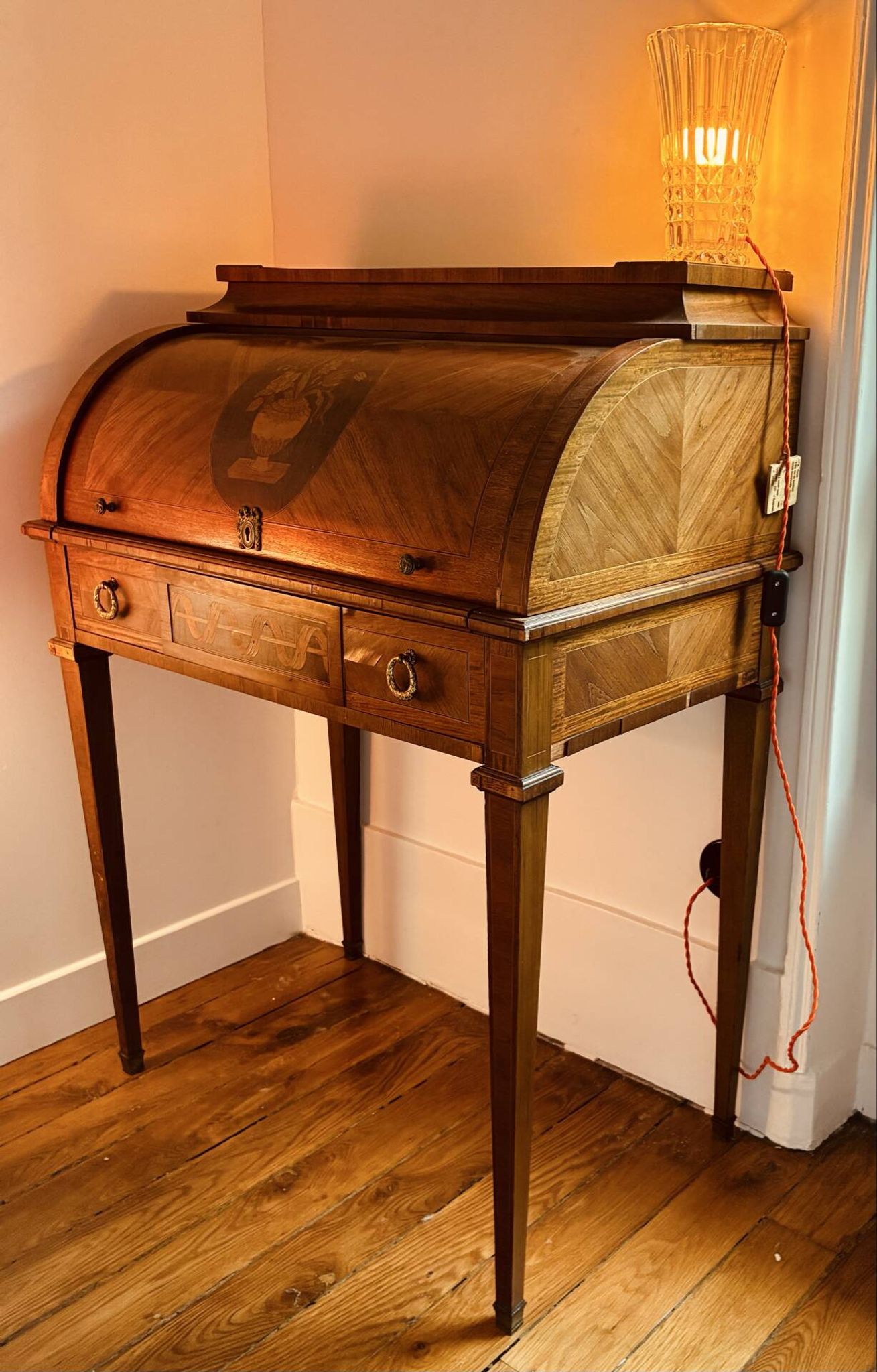 Cylinder desk
