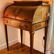 Cylinder desk