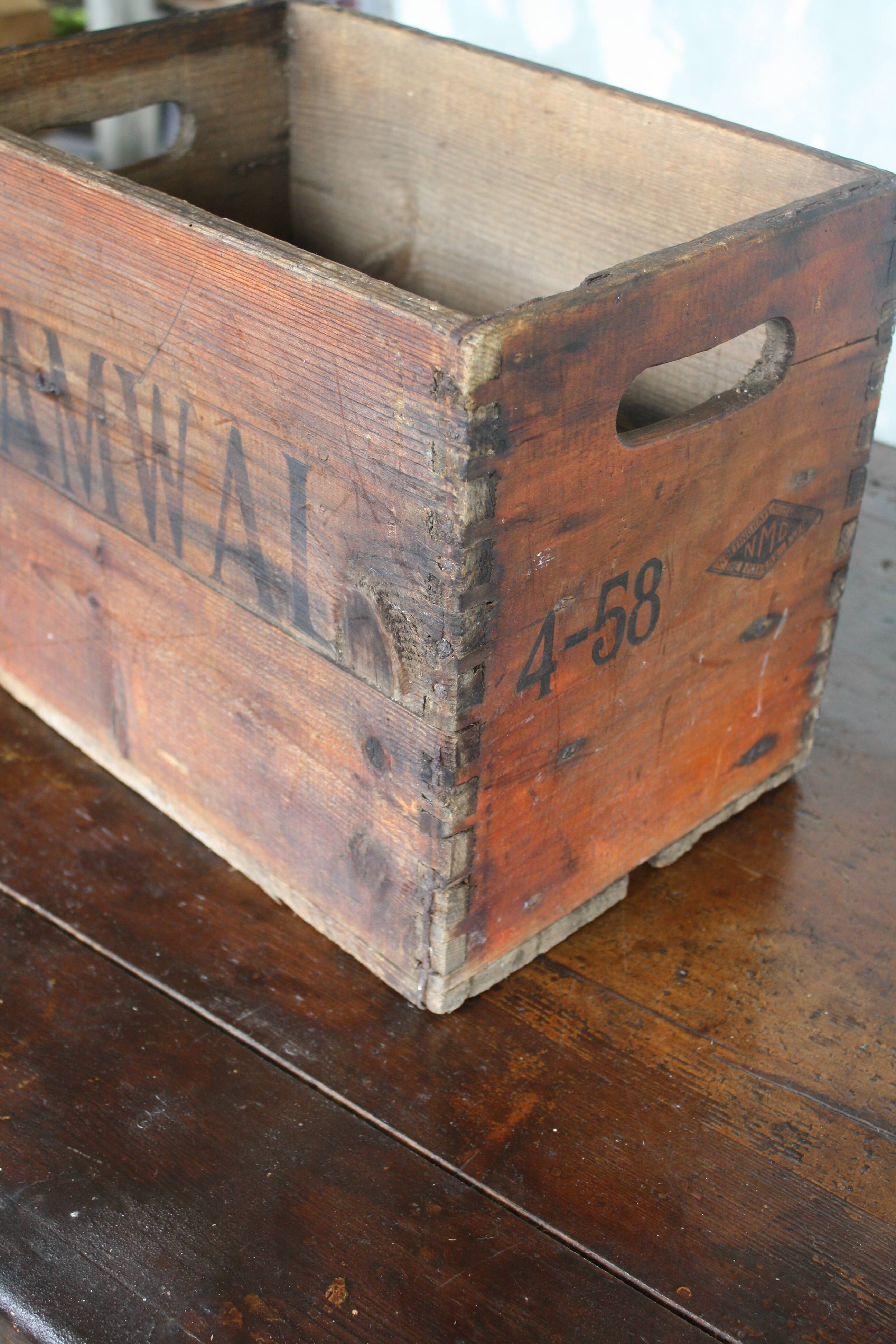 Wooden crate for Camwal water bottles