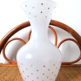Vase en verre opalin aux étoiles