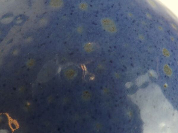 Vase bouteille en terre cuite émaillée signée