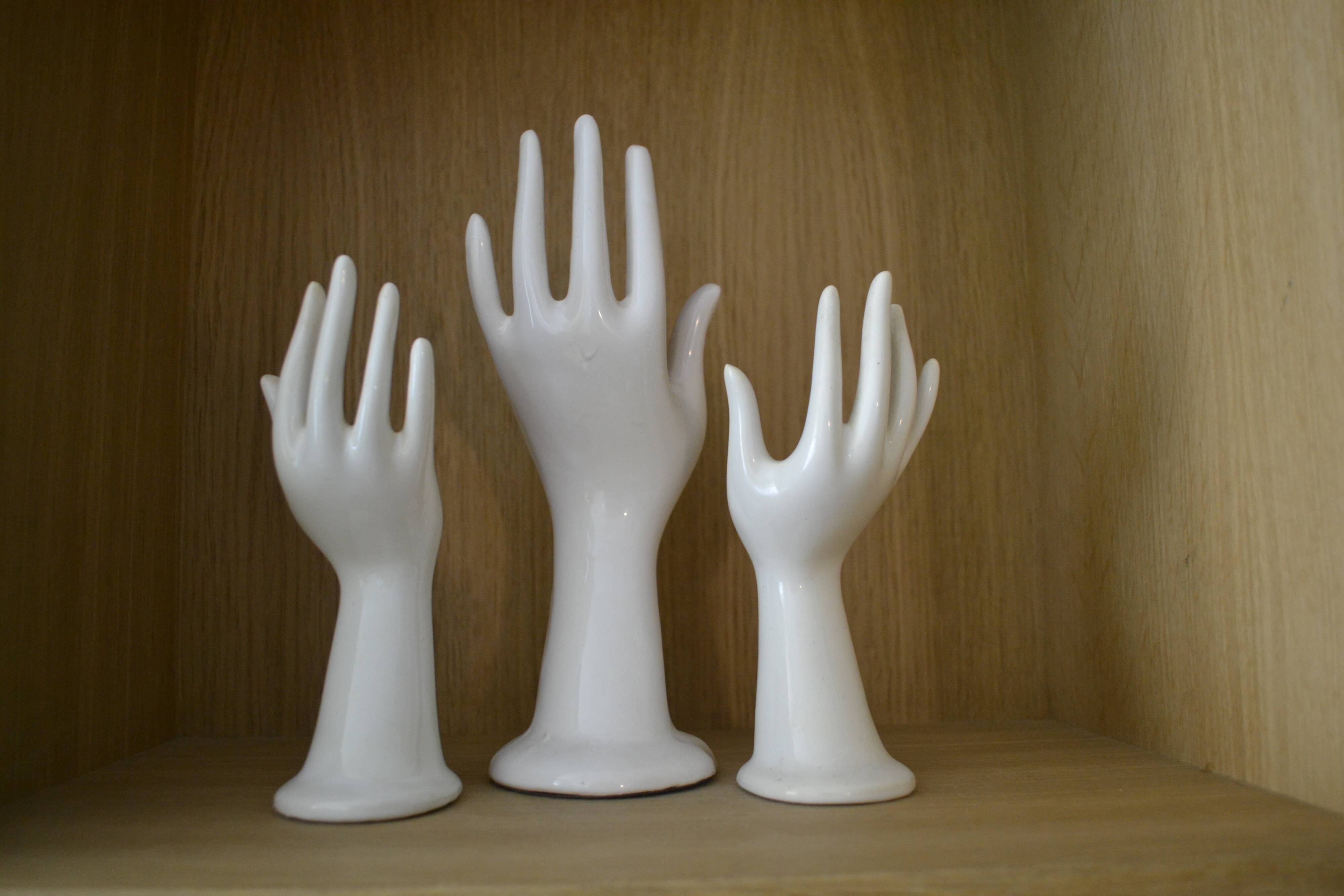 Set of 3 hands white soliflore