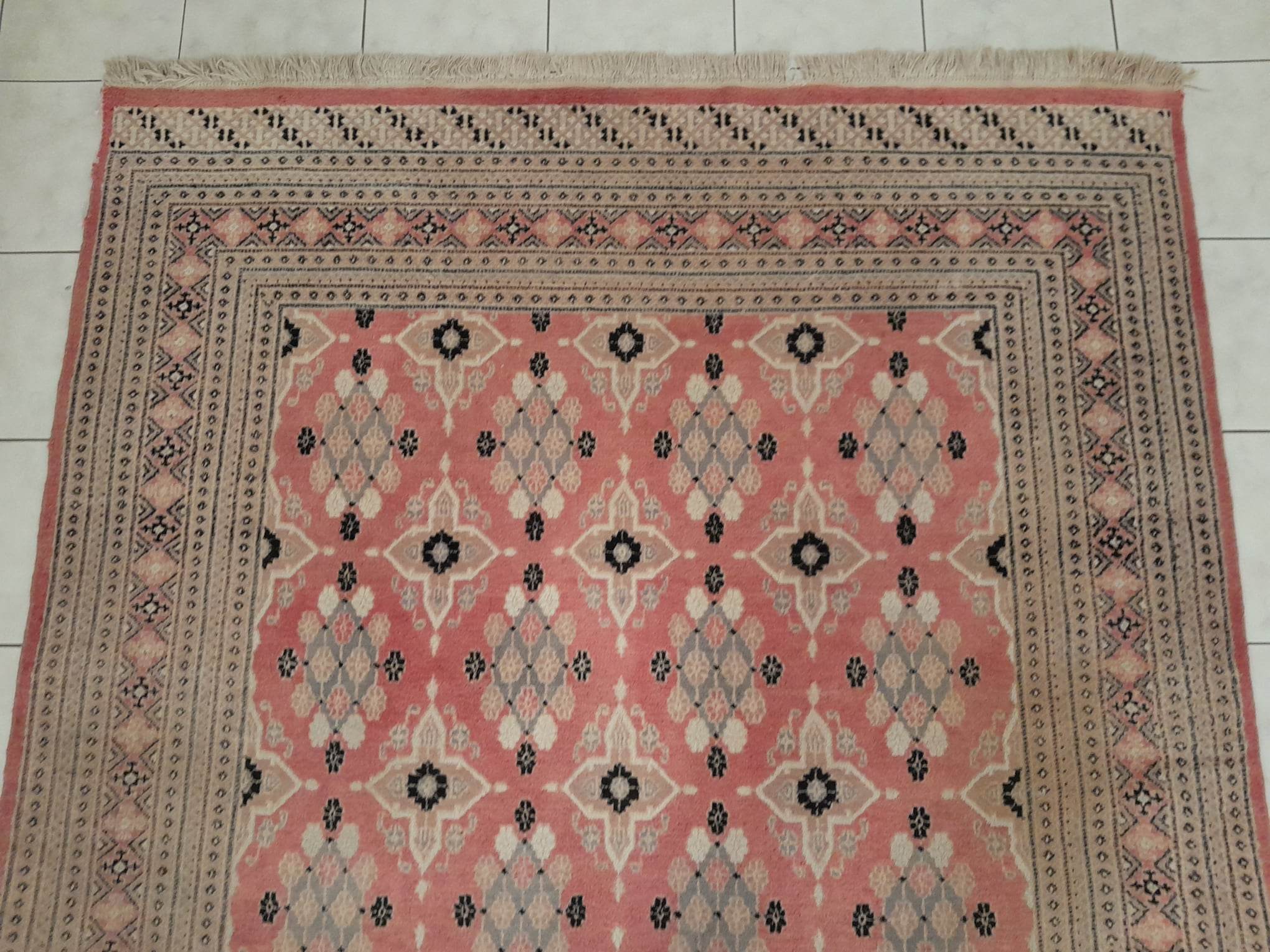 Handmade Pakistani rug 268x191cm