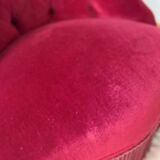 Burgundy velvet armchair – tufted – timeless charm