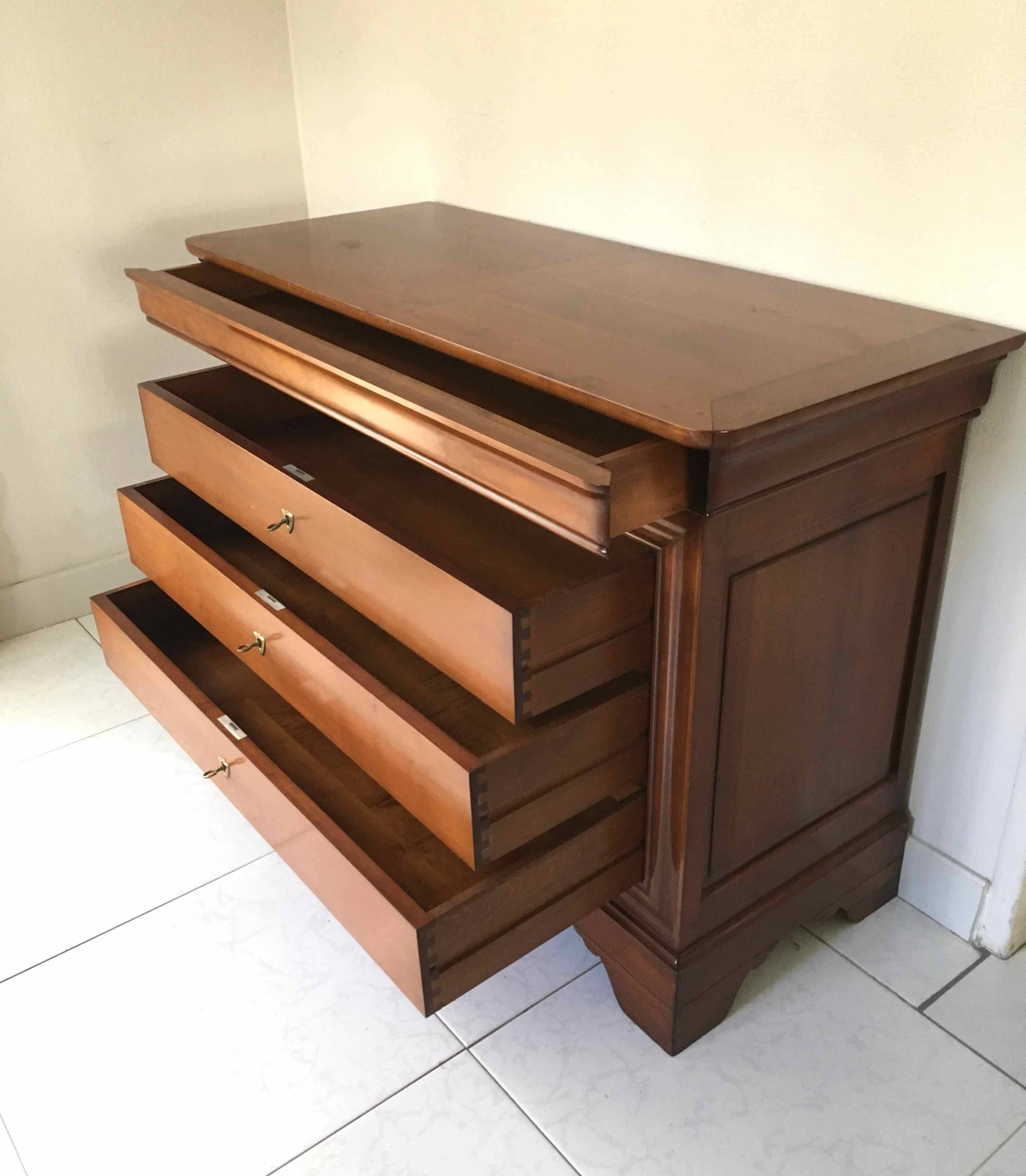 4-drawer chest of drawers in doweled cherry, Louis-Philippe style