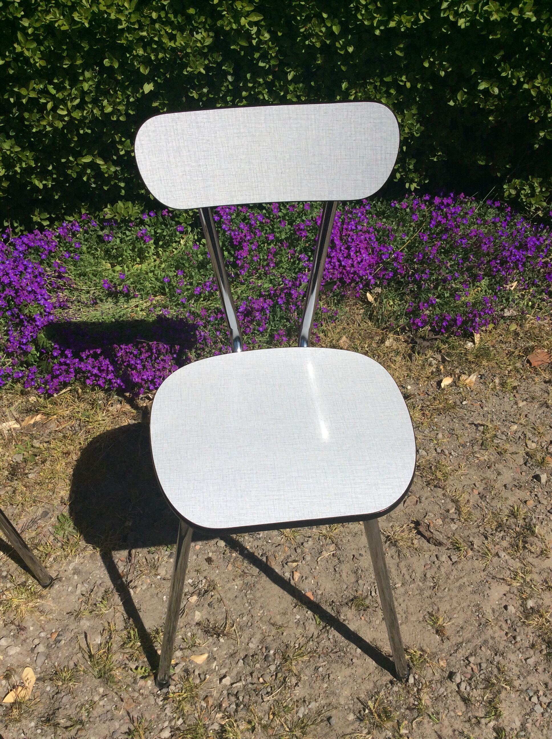 Formica table with 4 chairs and 2 stools from the 60s