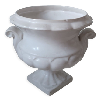 Vase blanc avec anses