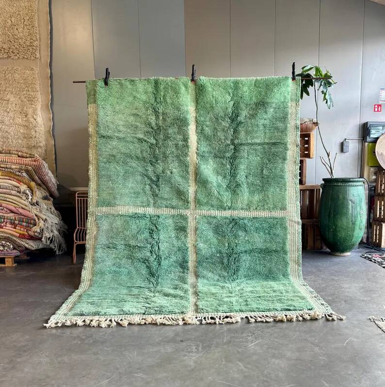 Tapis Marocain M’rirt Vert 210 × 300 cm – Tapis Berbère Haut de Gamme en Laine Naturelle