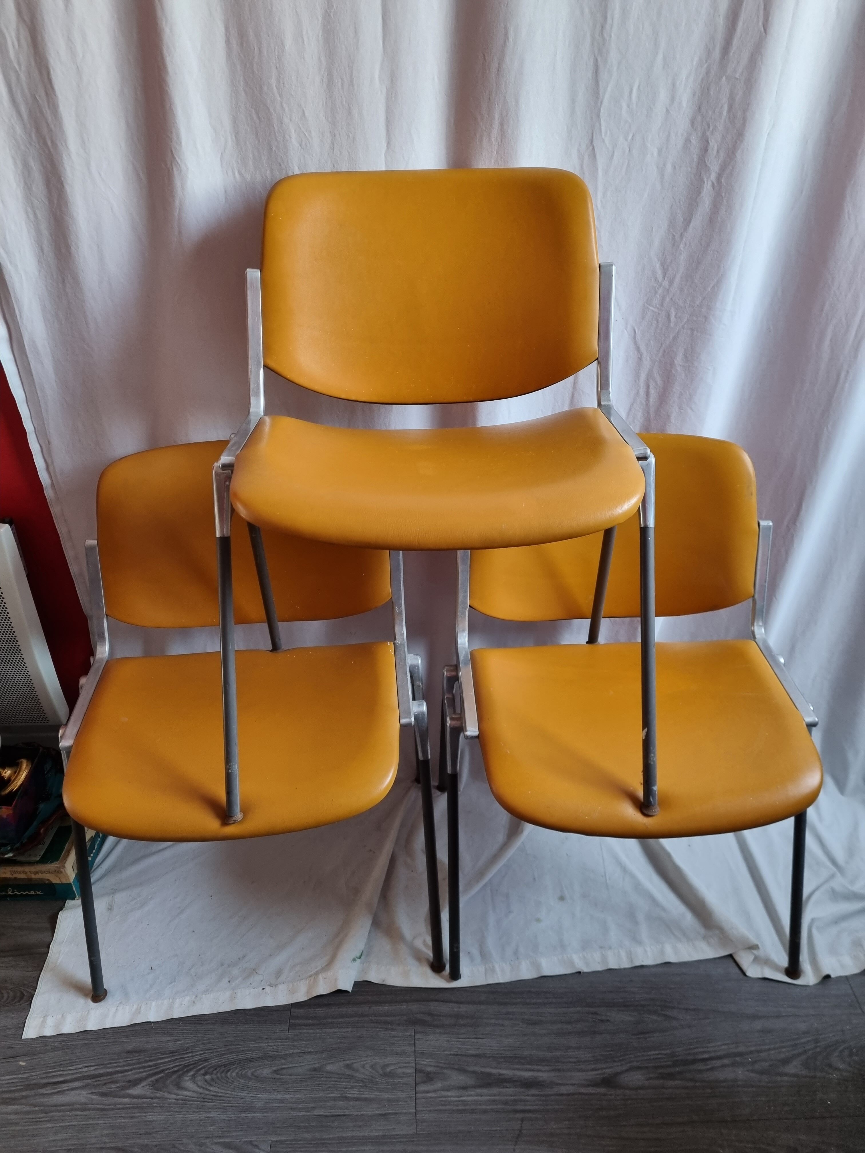 Chaises cuir DSC106 de G Piretti éditions Castelli de 1970