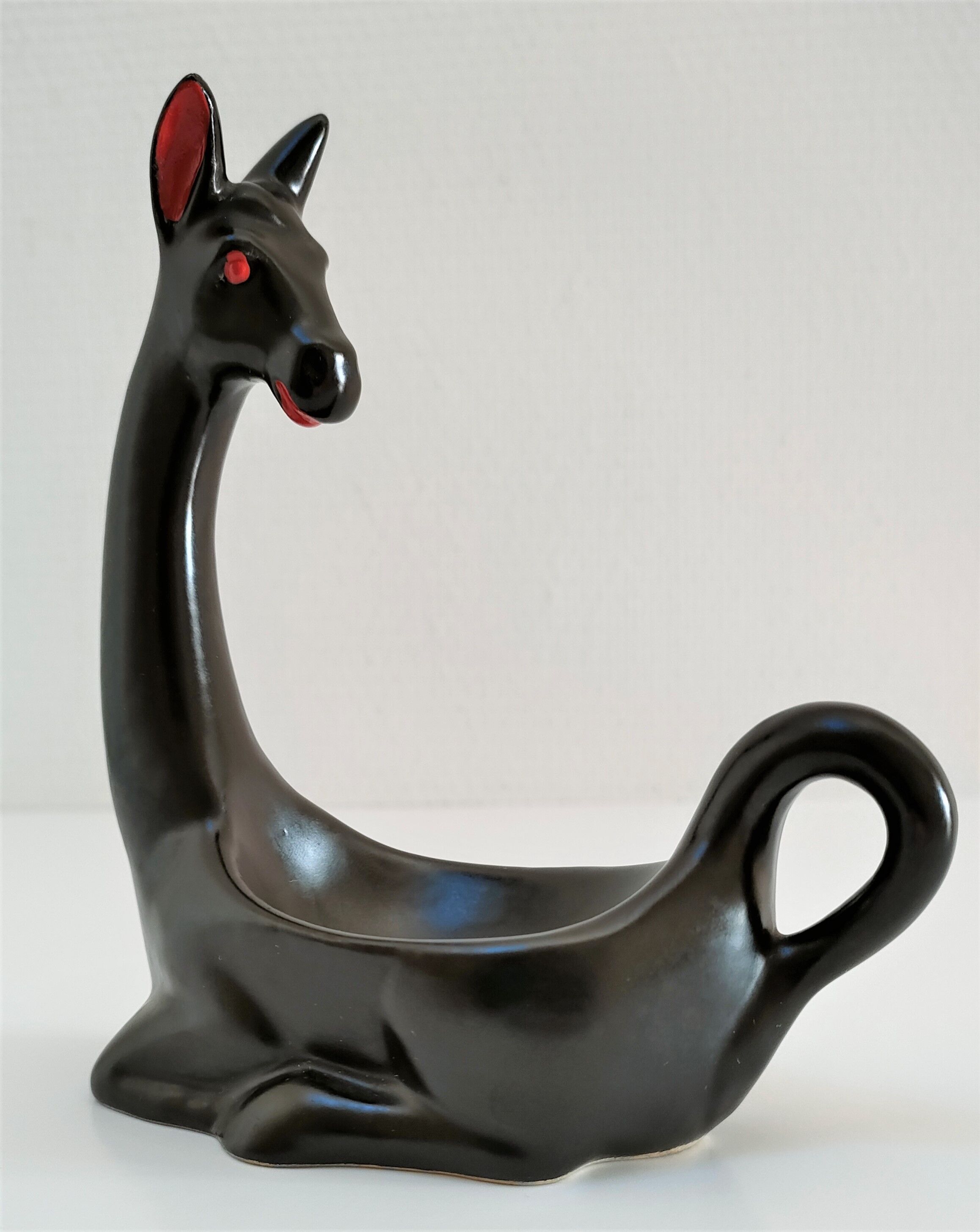 Empty pocket zoomorphic figure ceramic design 60s