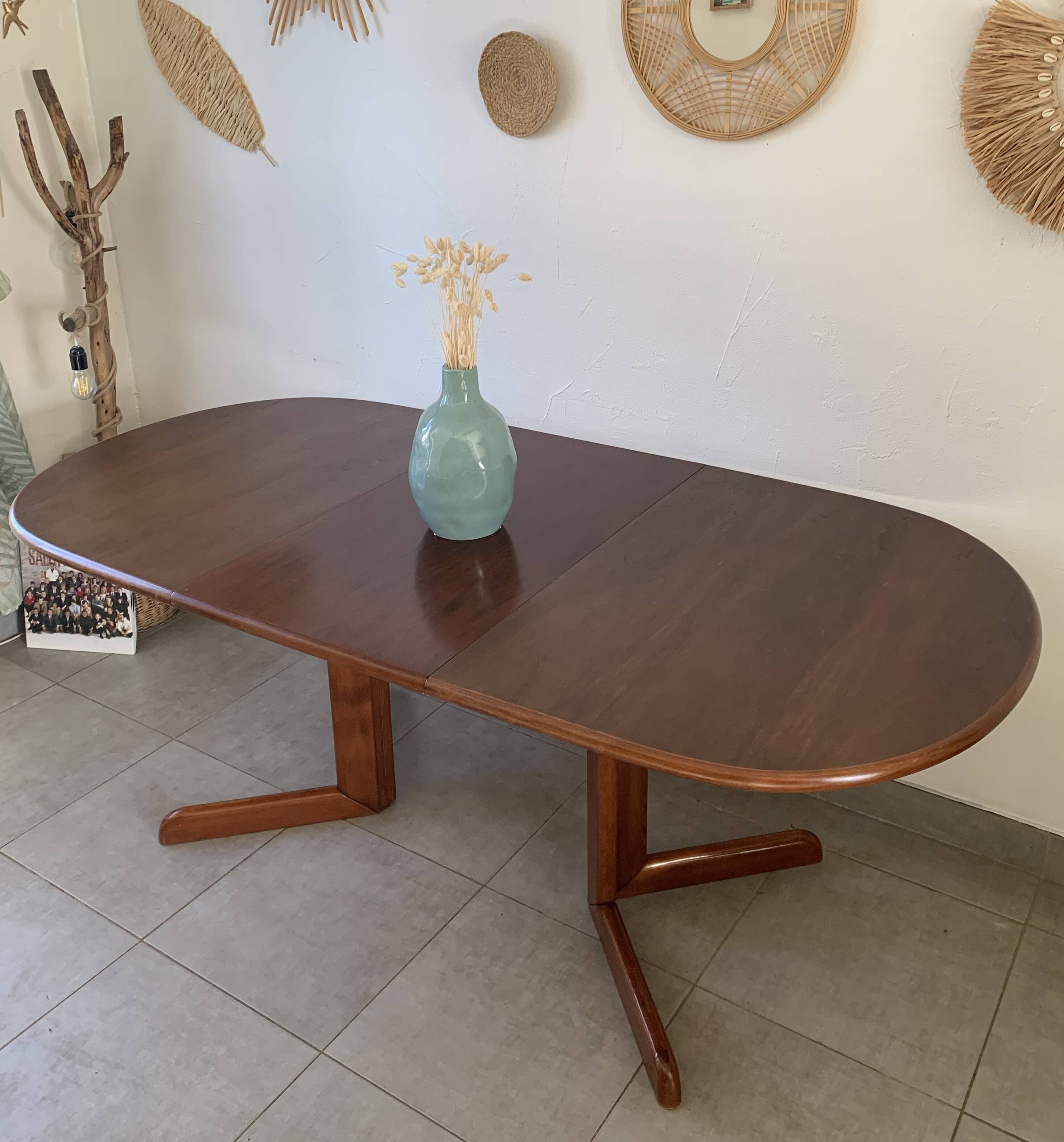 Table extensible danoise ovale en teck, années 60
