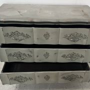 Commode arbalète de style Louis XV en chêne patiné XX siècle