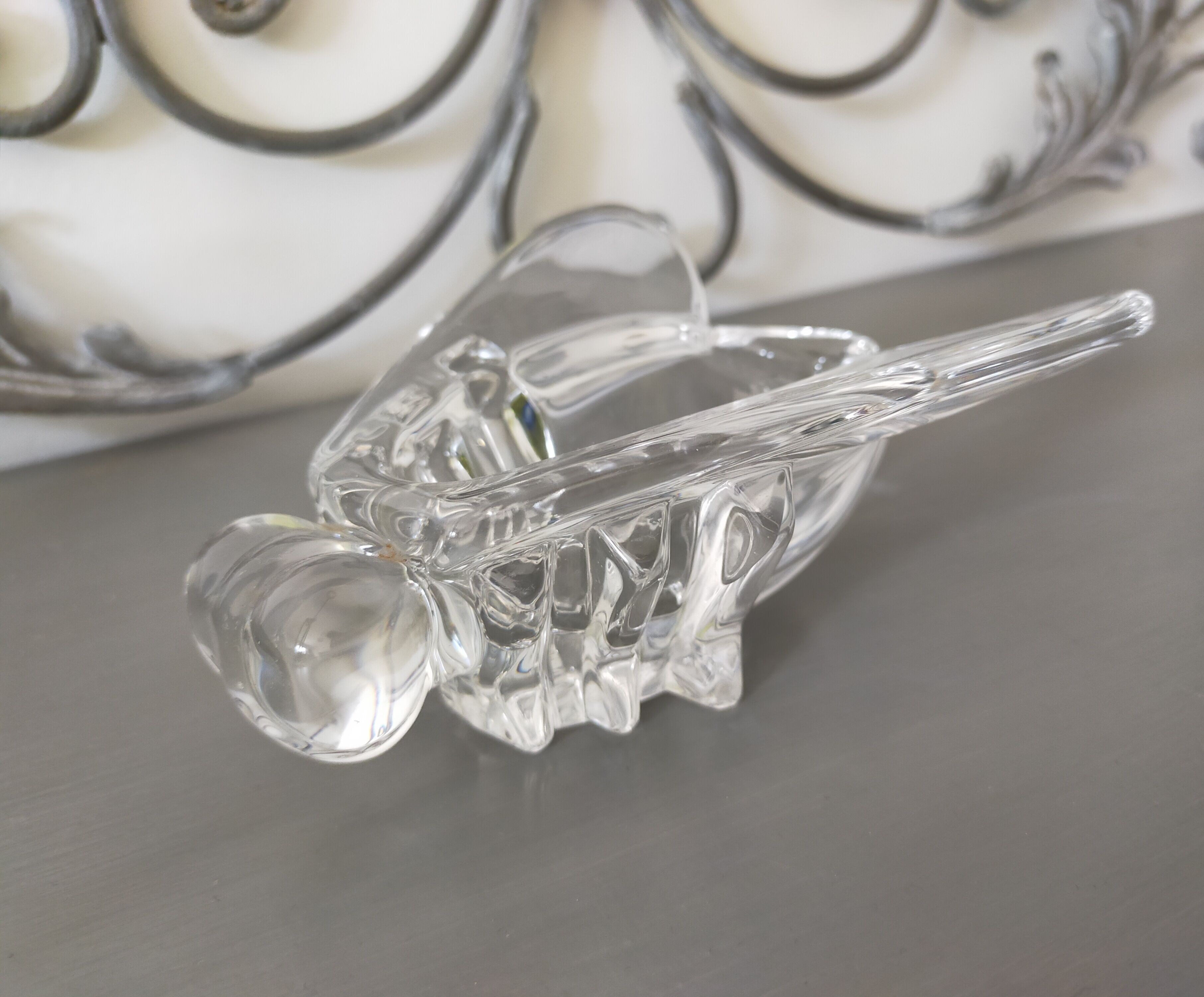 Vacuum pocket crystal old bee or fly valves